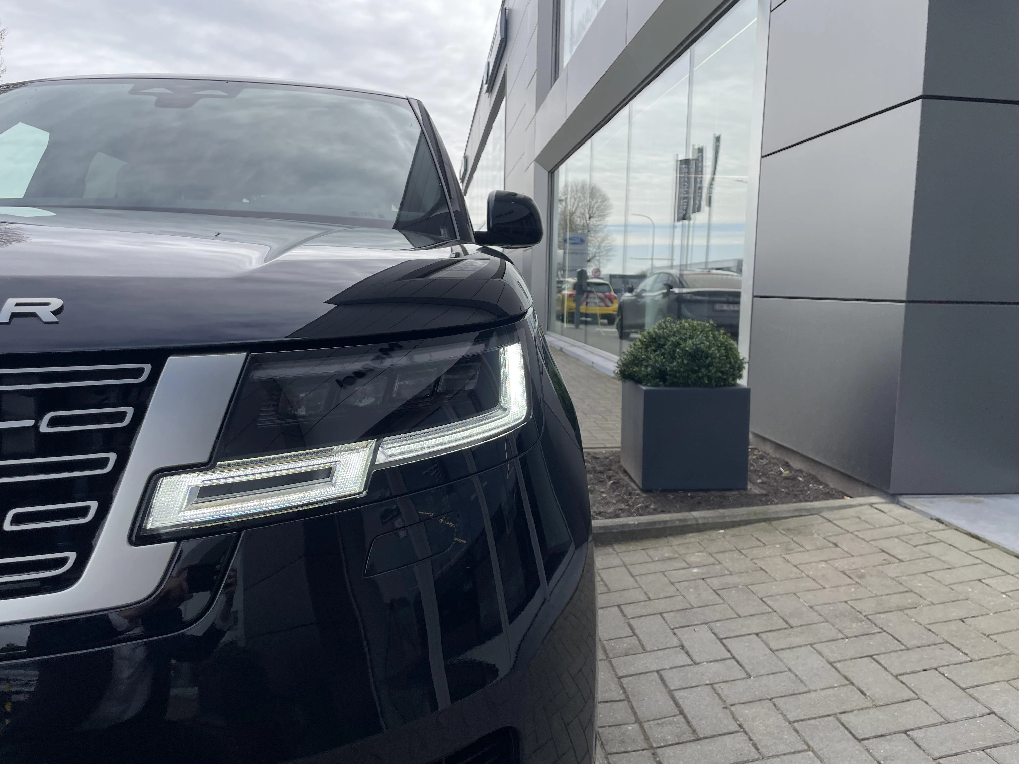 Land Rover Range Rover SWB P460e SE