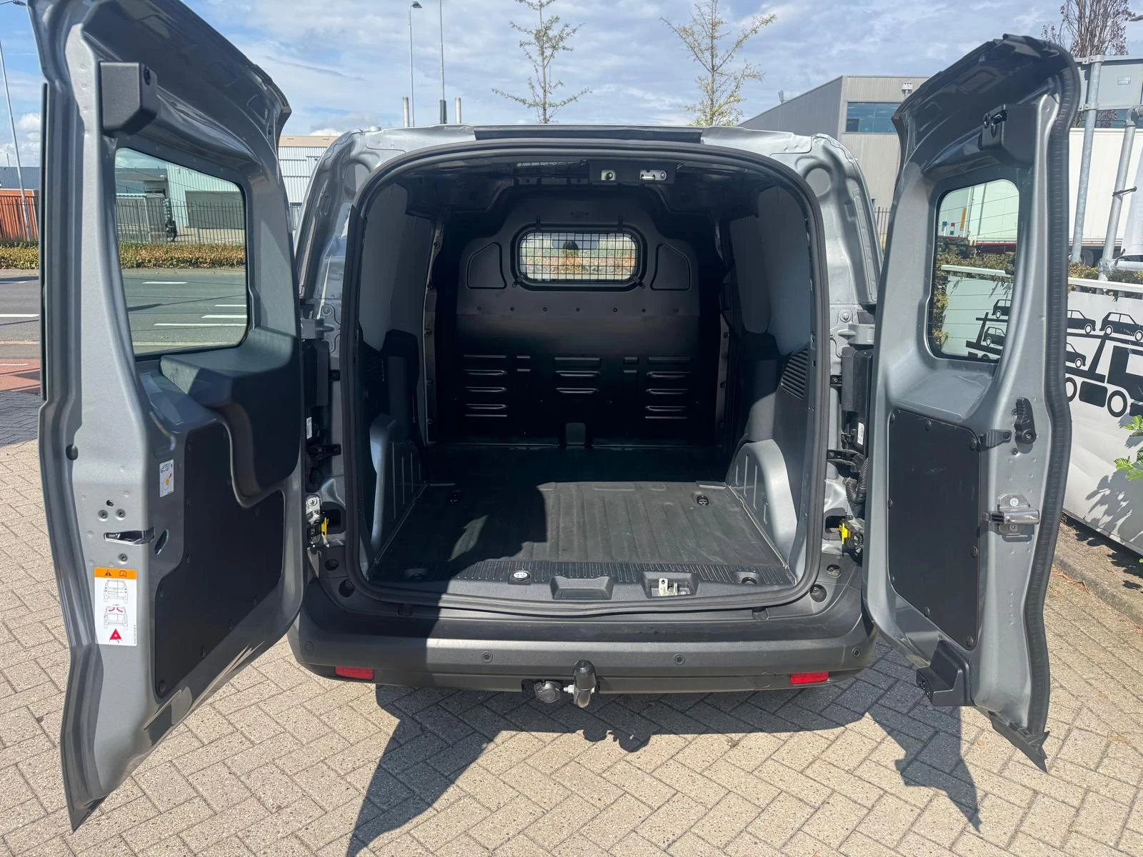 Ford-Transit Courier-image-8
