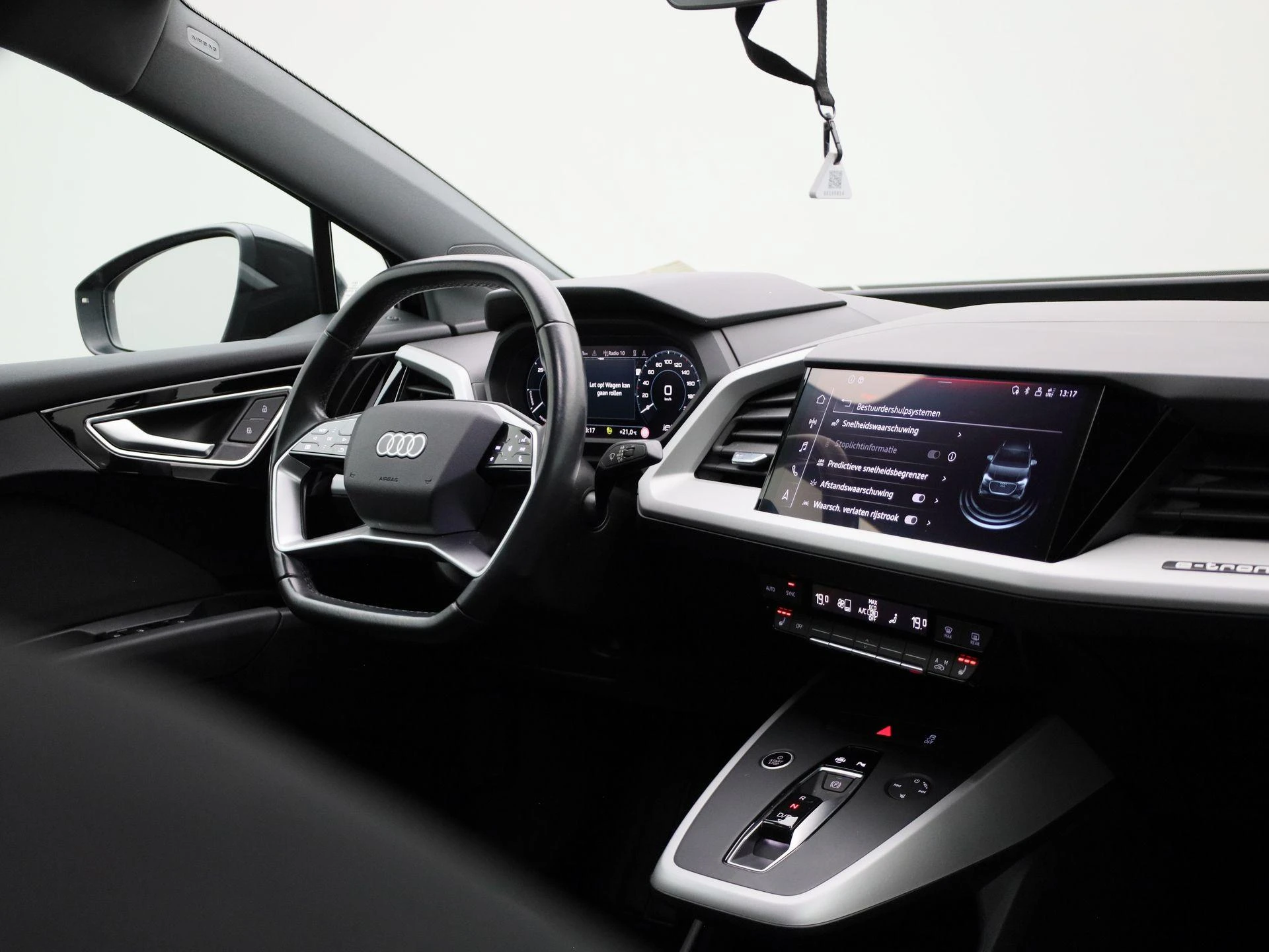 Audi-Q4 e-tron-image-39