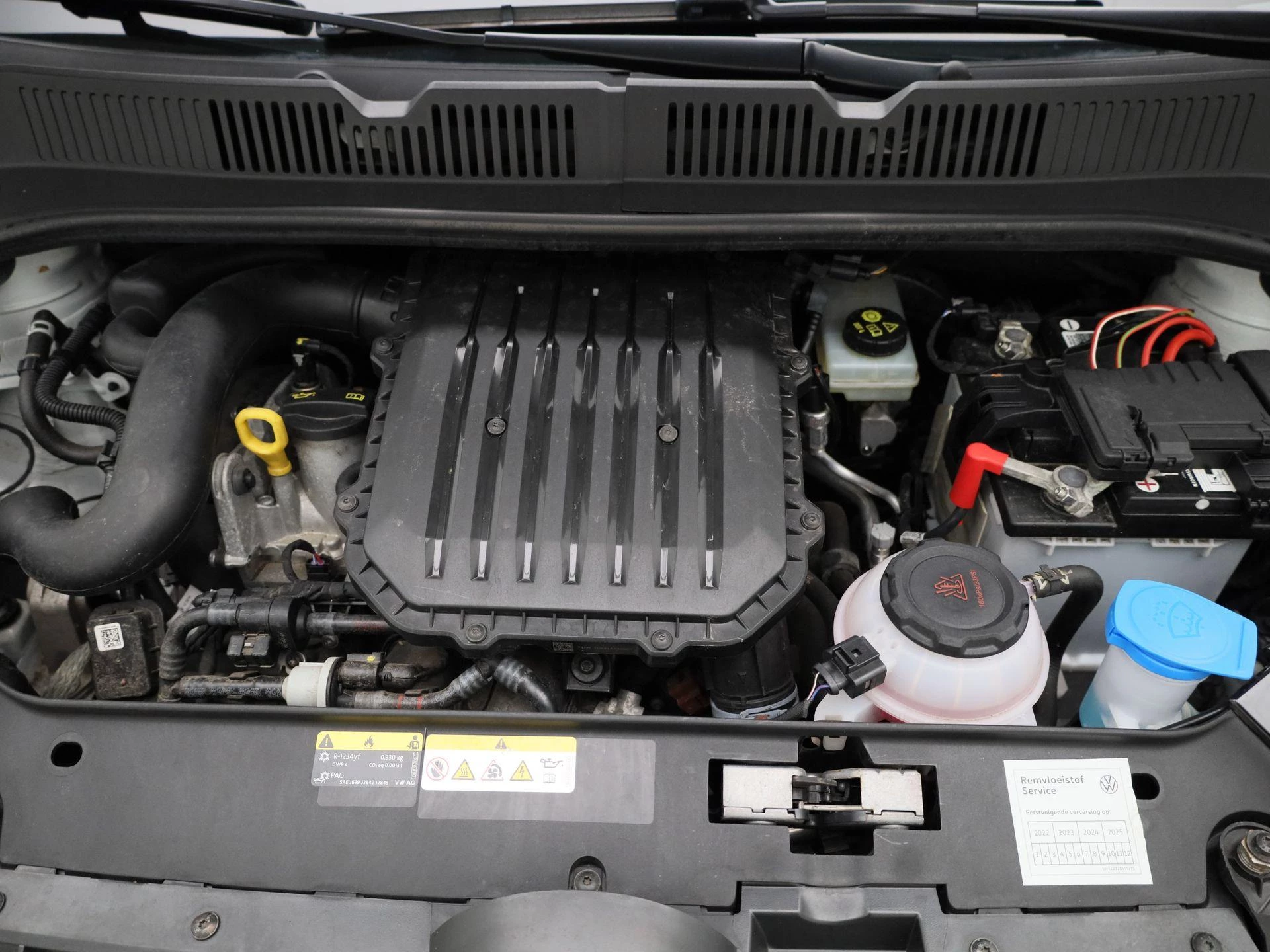 Volkswagen-up!-image-22