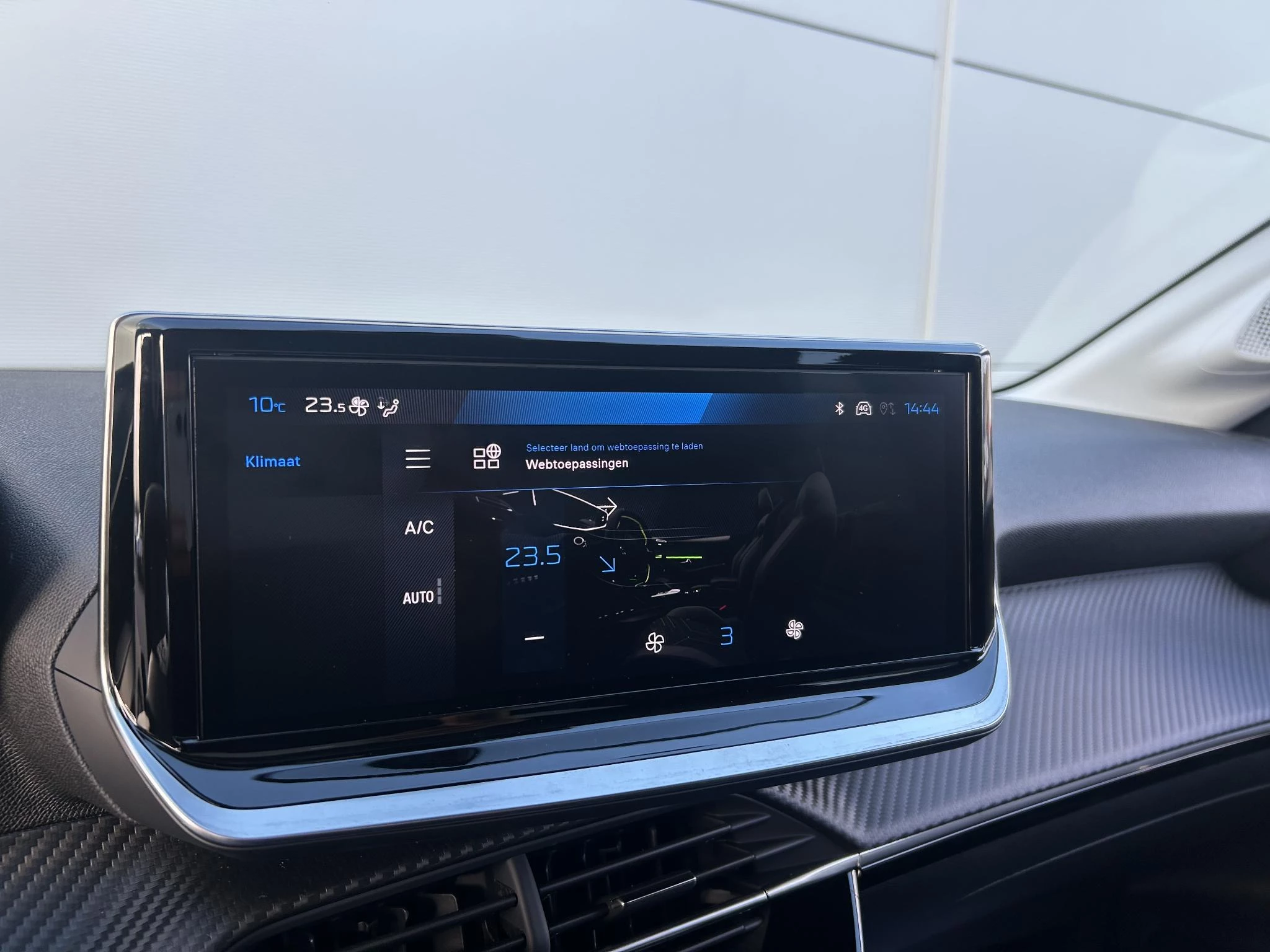 Peugeot-208-image-14