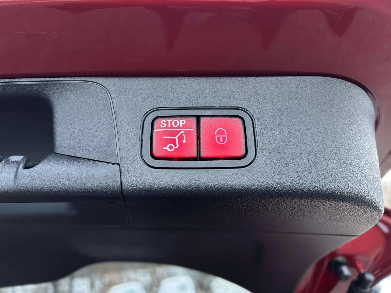 Mercedes-Benz-EQB-image-21