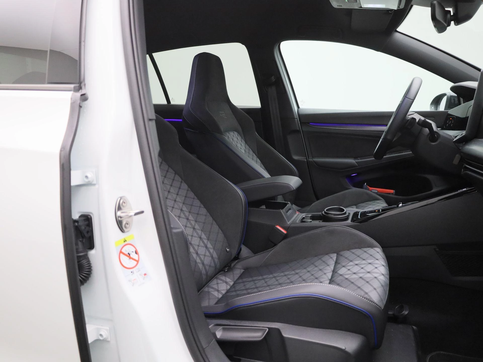 Volkswagen-Golf-image-31