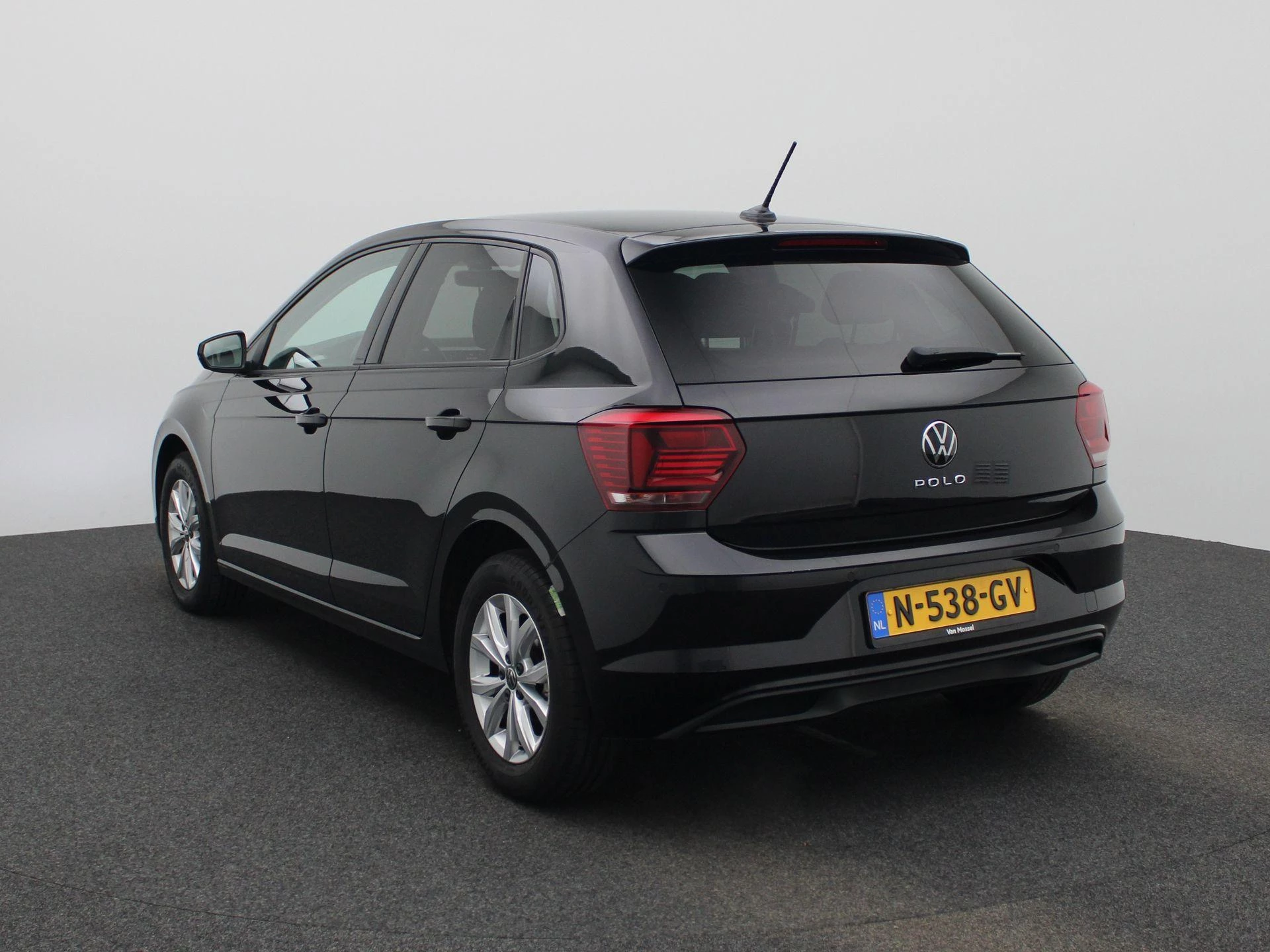 Volkswagen-Polo-image-1