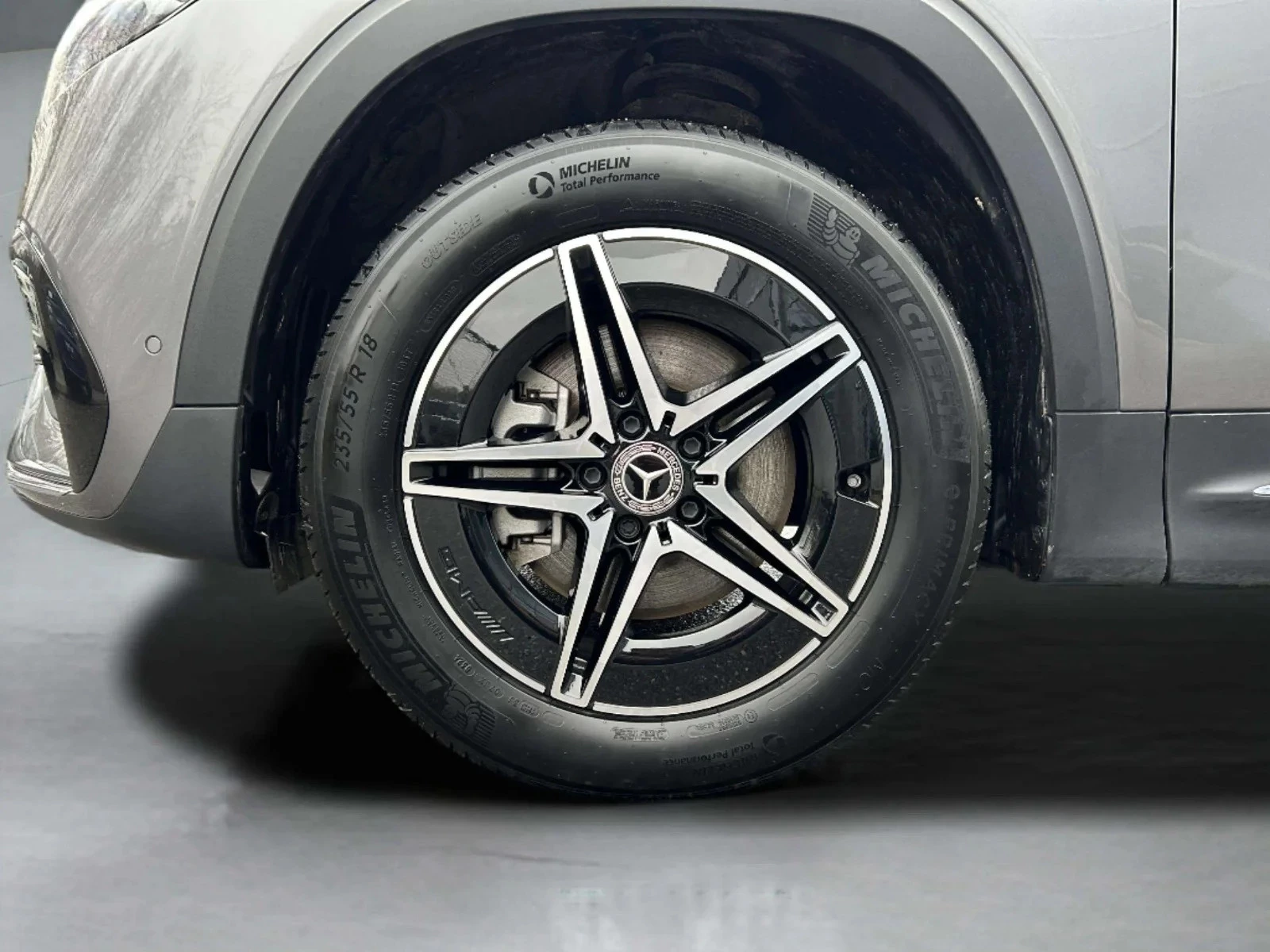 Mercedes-Benz-EQB-image-8