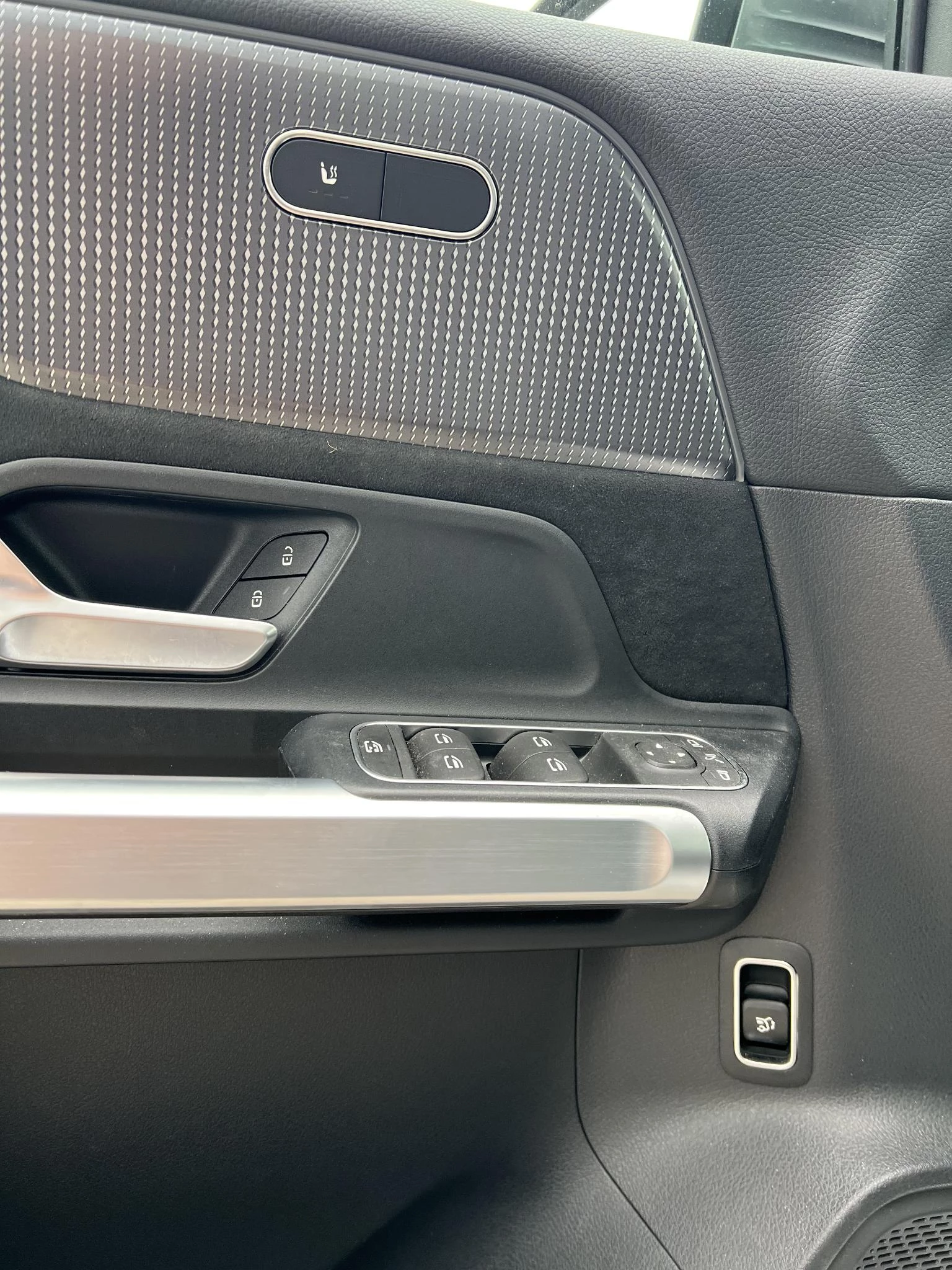 Mercedes-Benz-EQB-image-5
