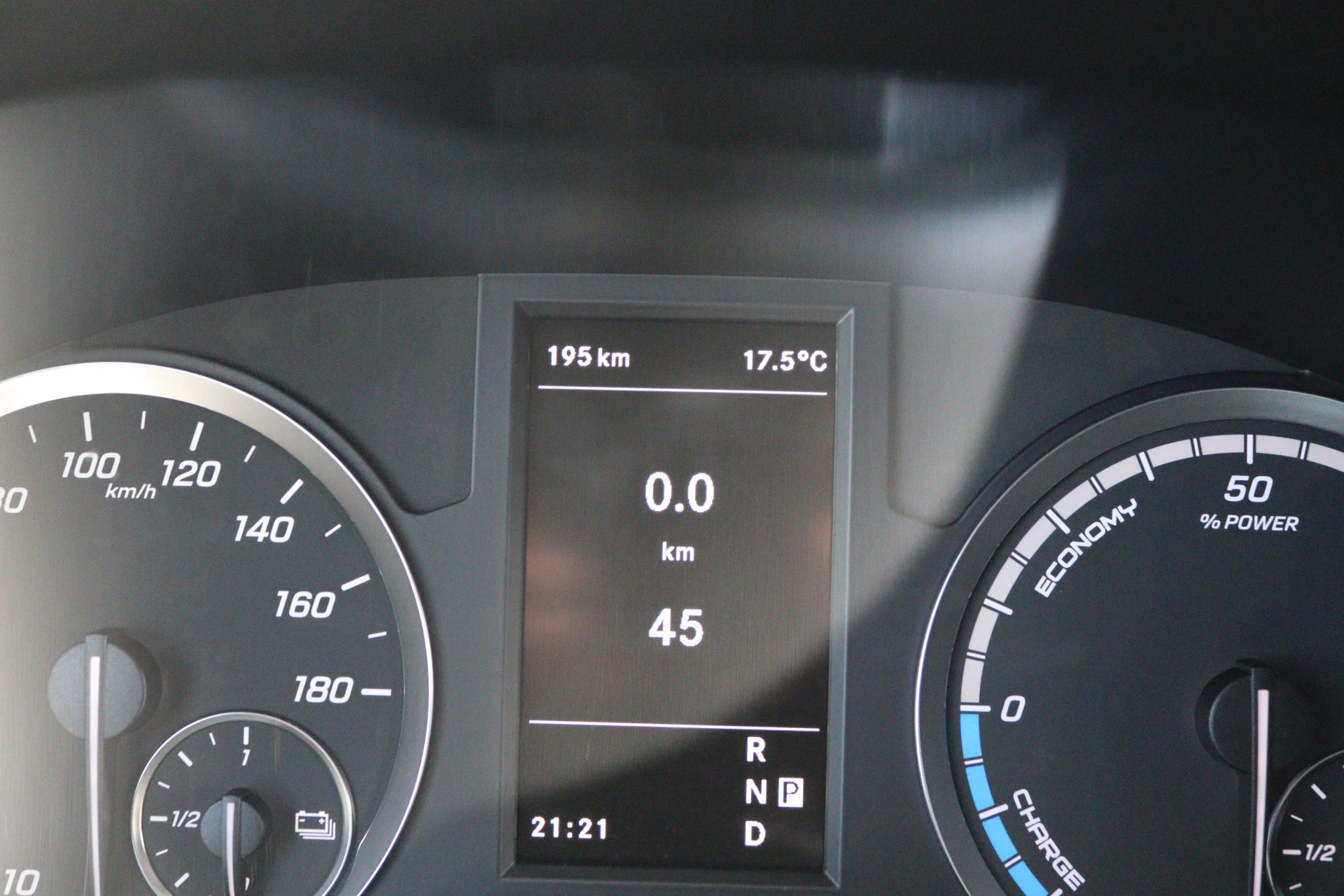 Mercedes-Benz-eVito-image-6