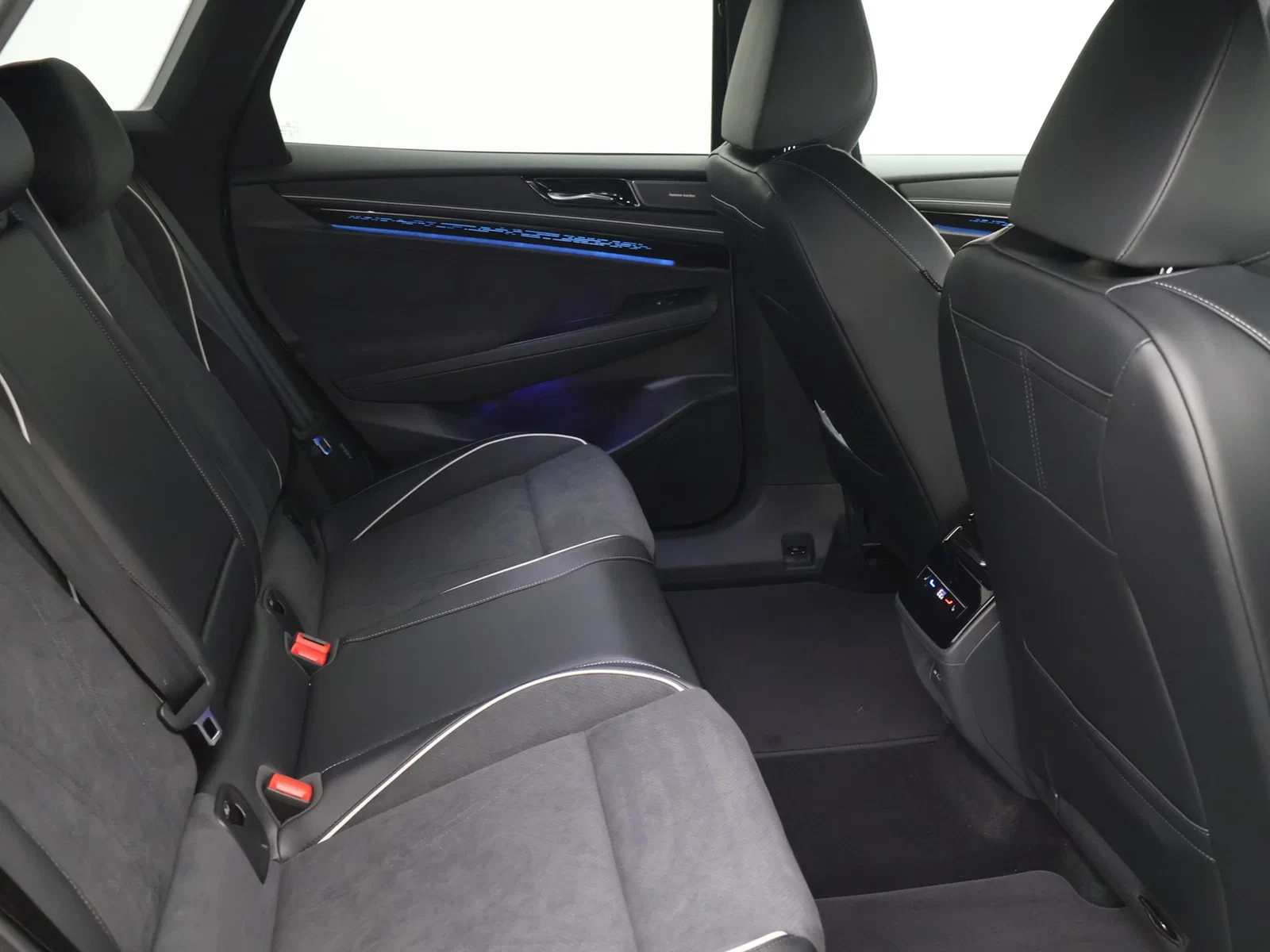 Volkswagen ID.7 Tourer Pro Business Premium 77 kWh 286 pk *TREKHAAK* DEMO