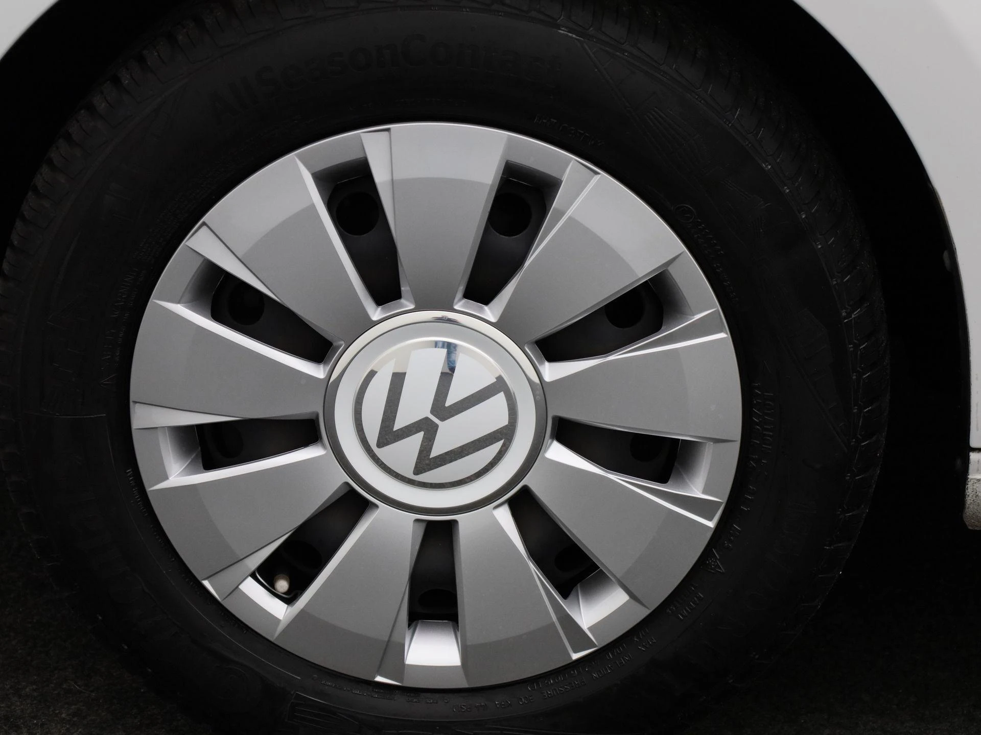 Volkswagen-up!-image-11