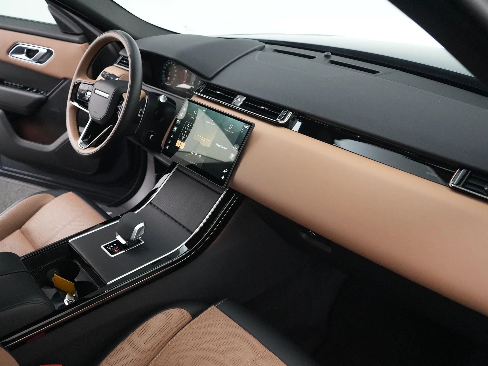 Land Rover-Range Rover Velar-image-43