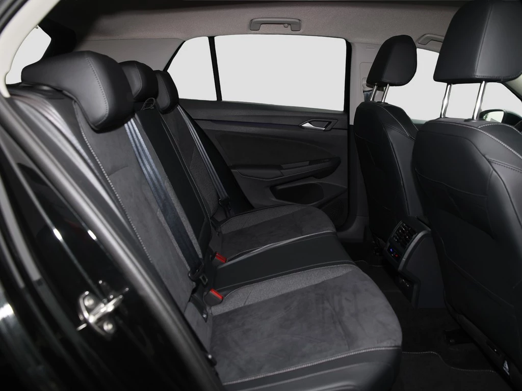 Volkswagen Golf VIII 1.5 eTSI DSG Style AHK/Navi/RFK