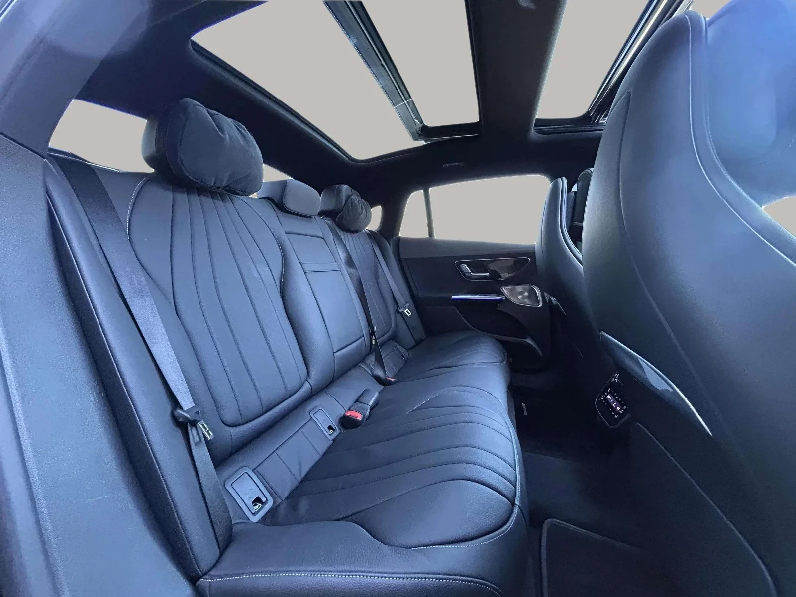 Mercedes-Benz-EQE-image-19