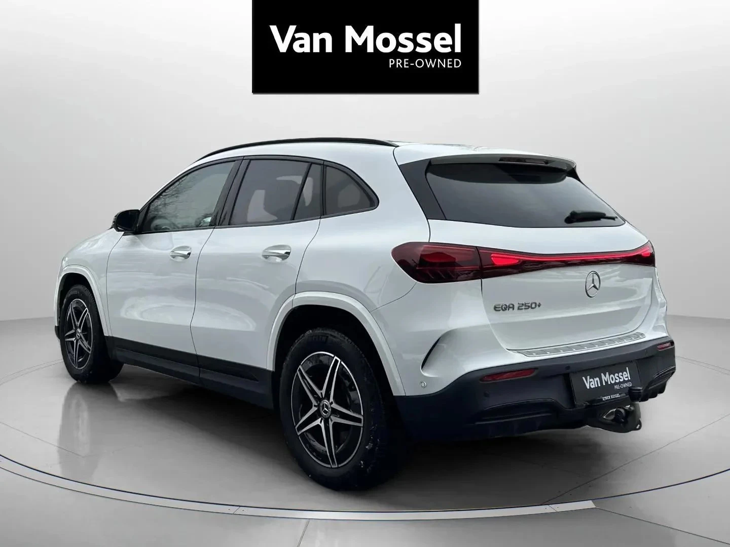 Mercedes-Benz-EQA-image-6