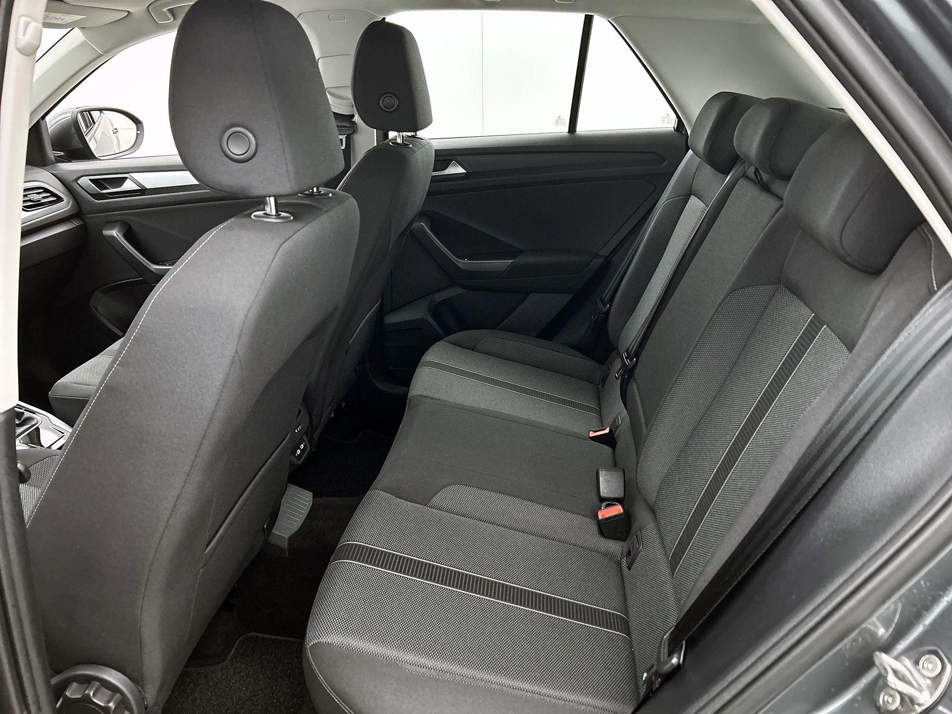 Volkswagen-T-Roc-image-27