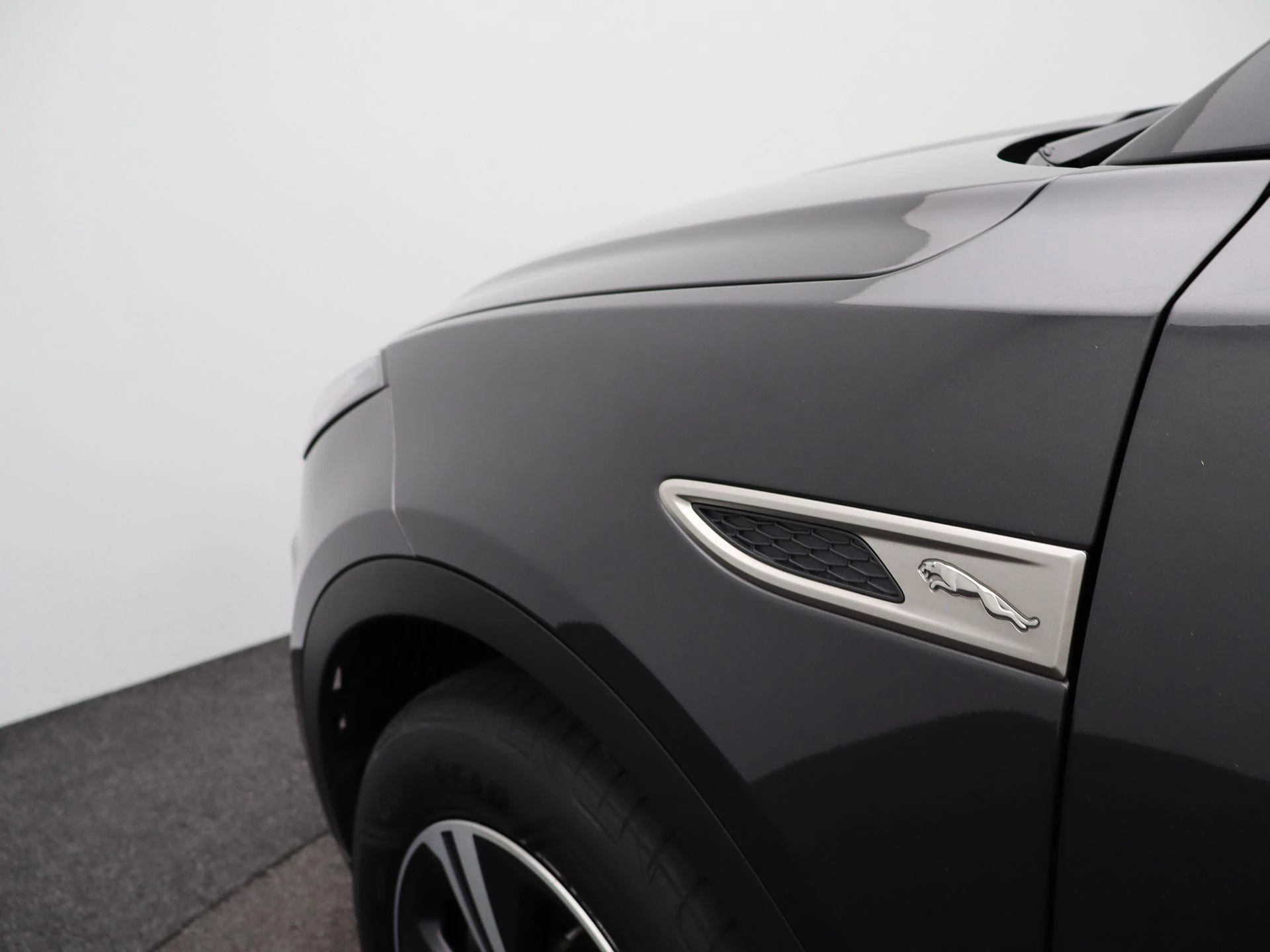 Jaguar-E-PACE-image-40