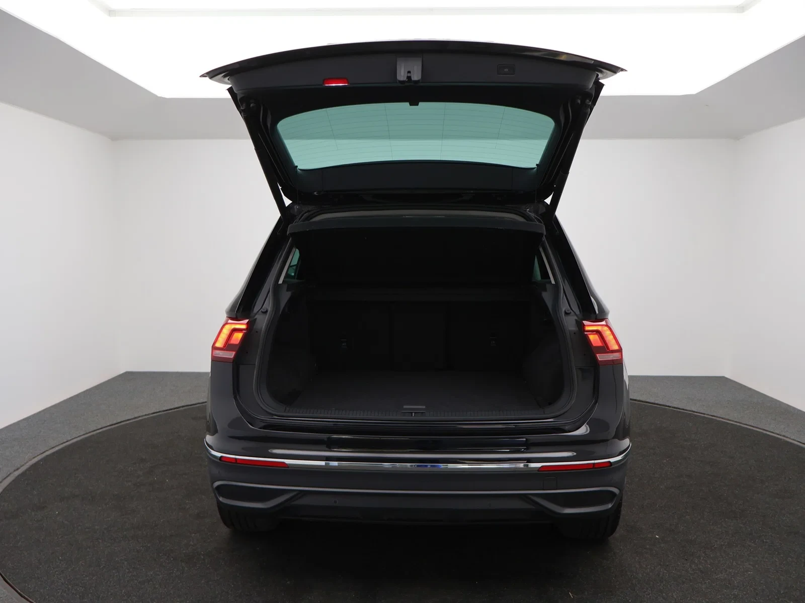 Volkswagen-Tiguan-image-14
