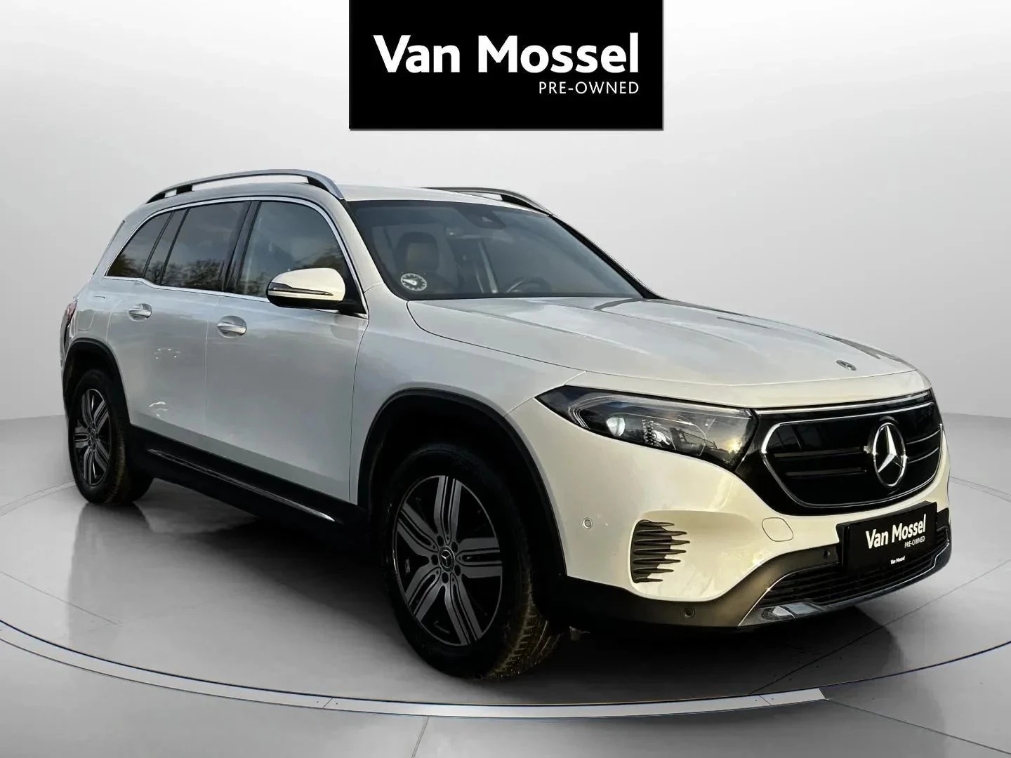 Mercedes-Benz-EQB-image-2