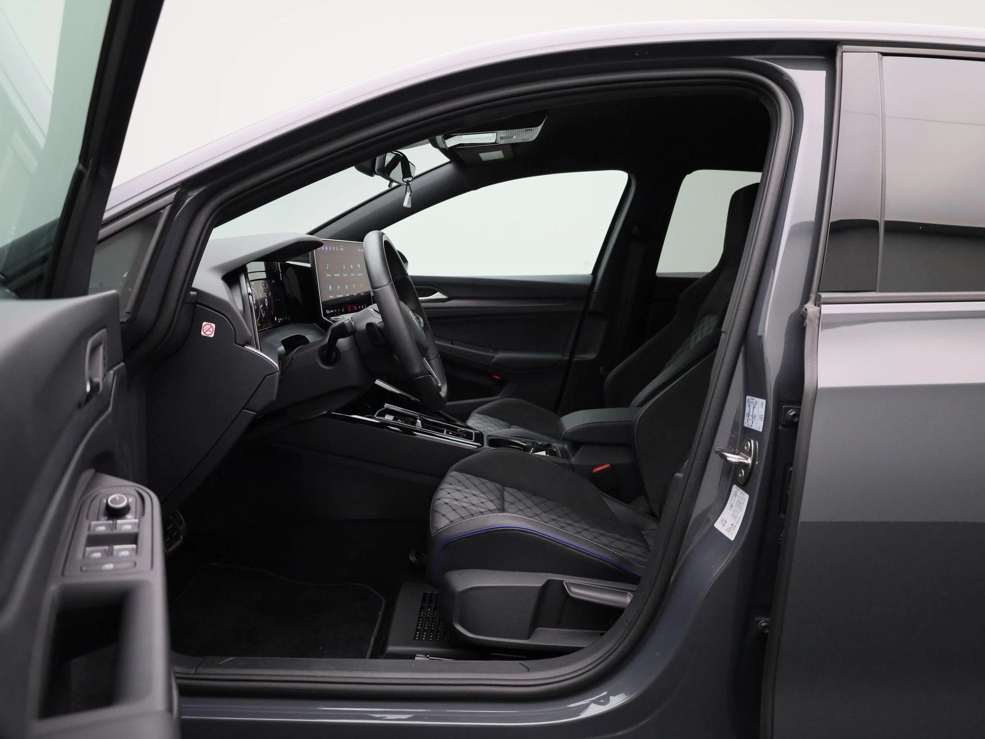 Volkswagen-Golf-image-8
