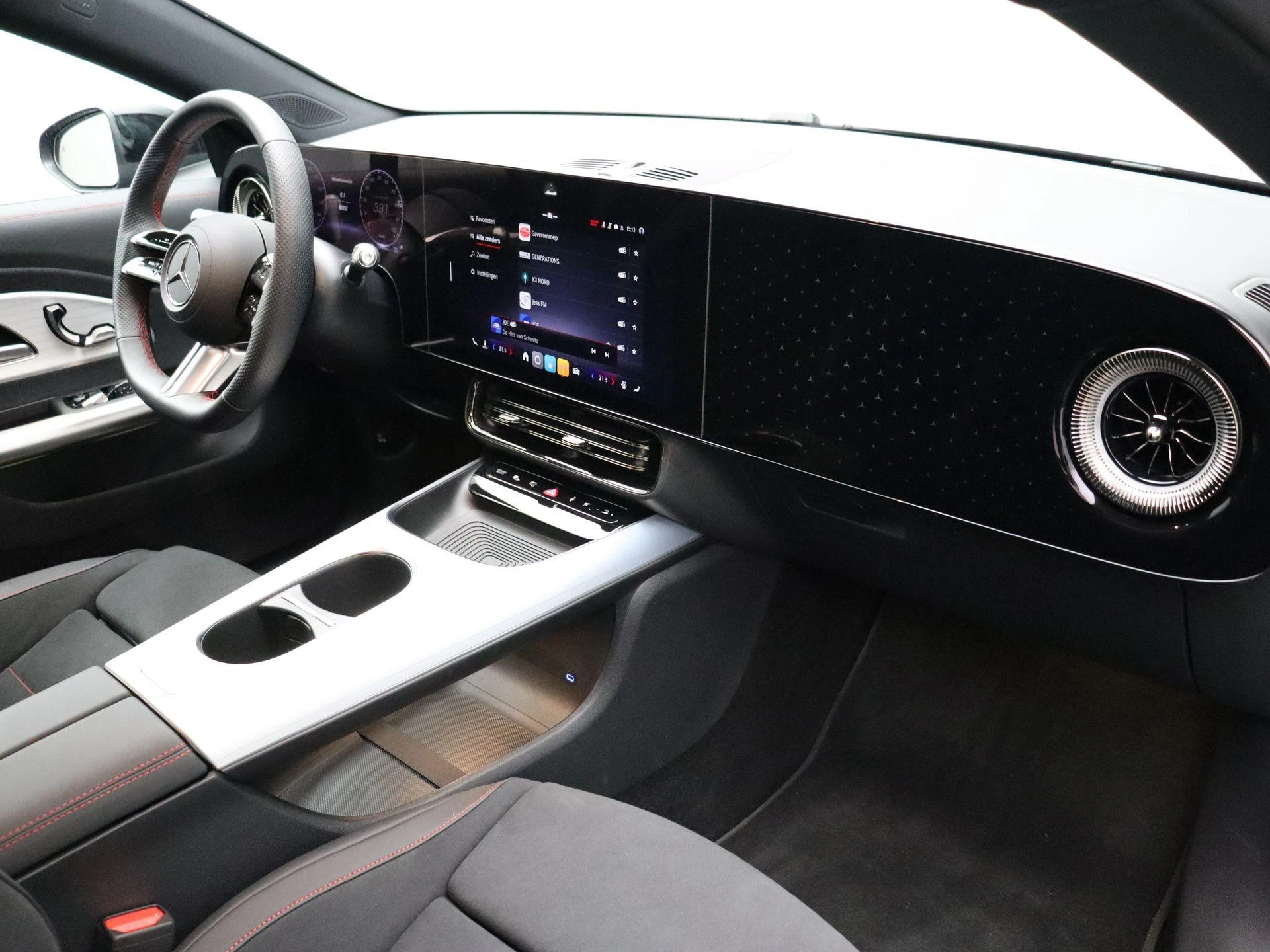 Mercedes-Benz-CLA-image-29