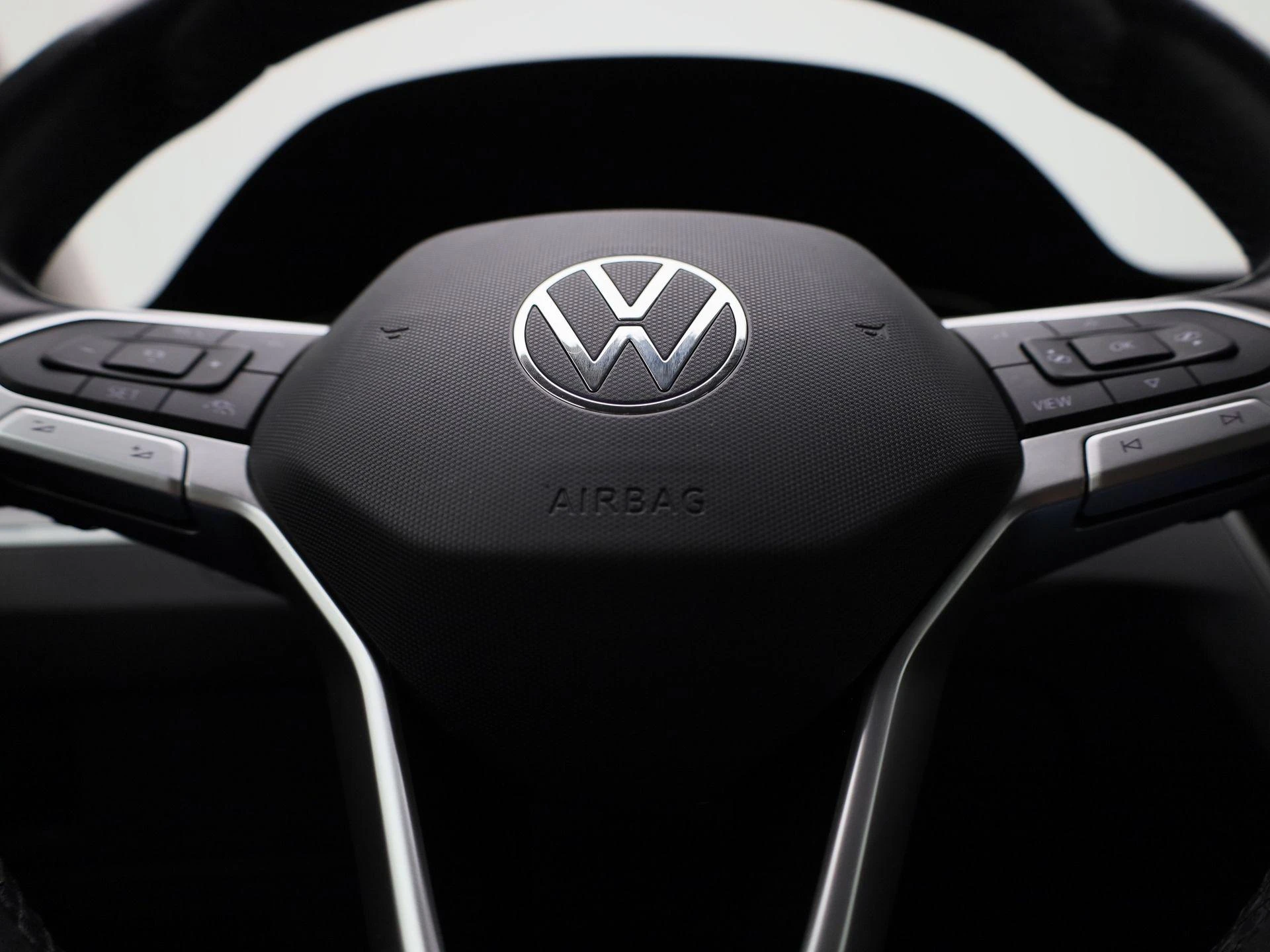 Volkswagen-Passat-image-25