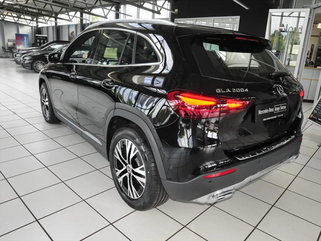 Mercedes-Benz-GLA 200 d-image-5