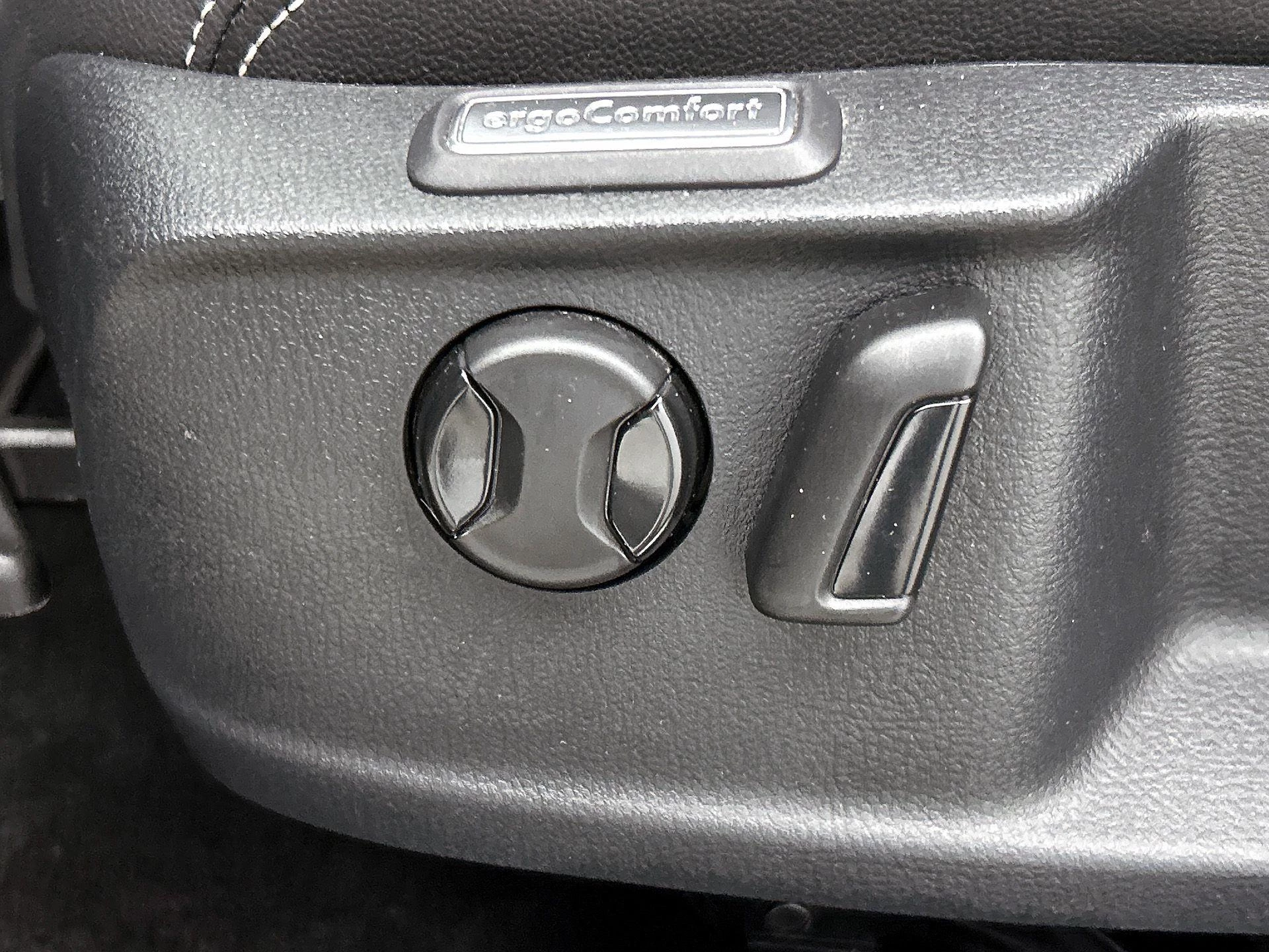 Volkswagen-Passat-image-24