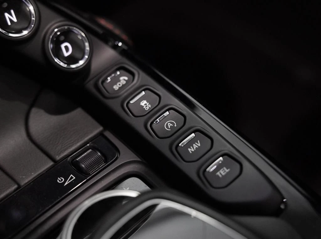 Aston Martin-V8 Vantage-image-25