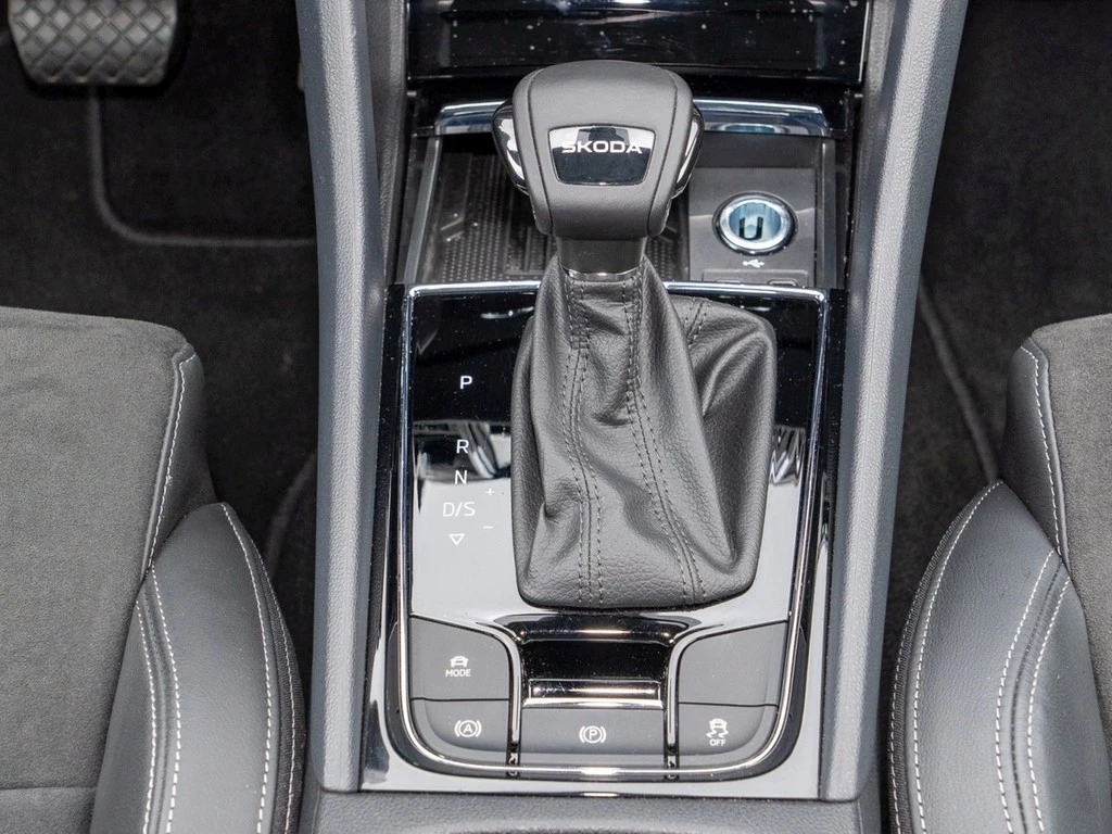 Škoda Karoq 1.5 TSI DSG Tour Matrix, AHK, Navi