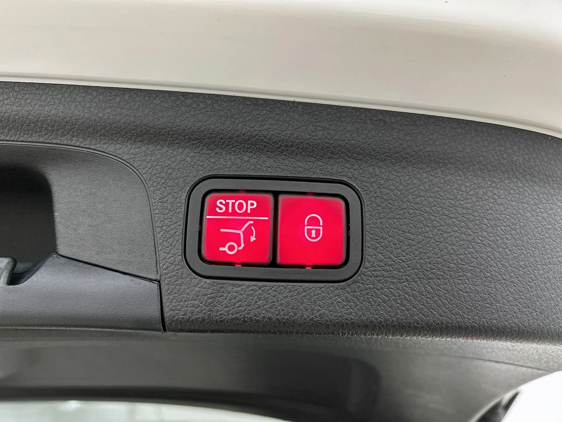 Mercedes-Benz-GLE-image-29