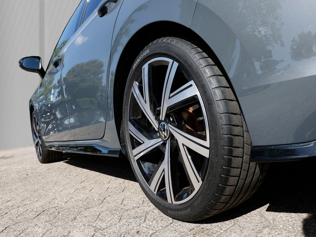 Volkswagen-Golf-image-4
