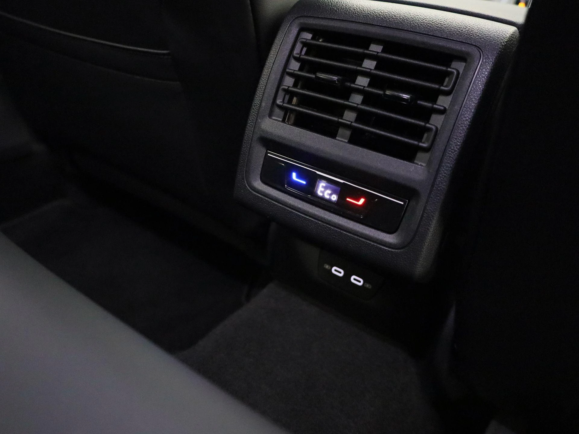 Volkswagen-Golf-image-44