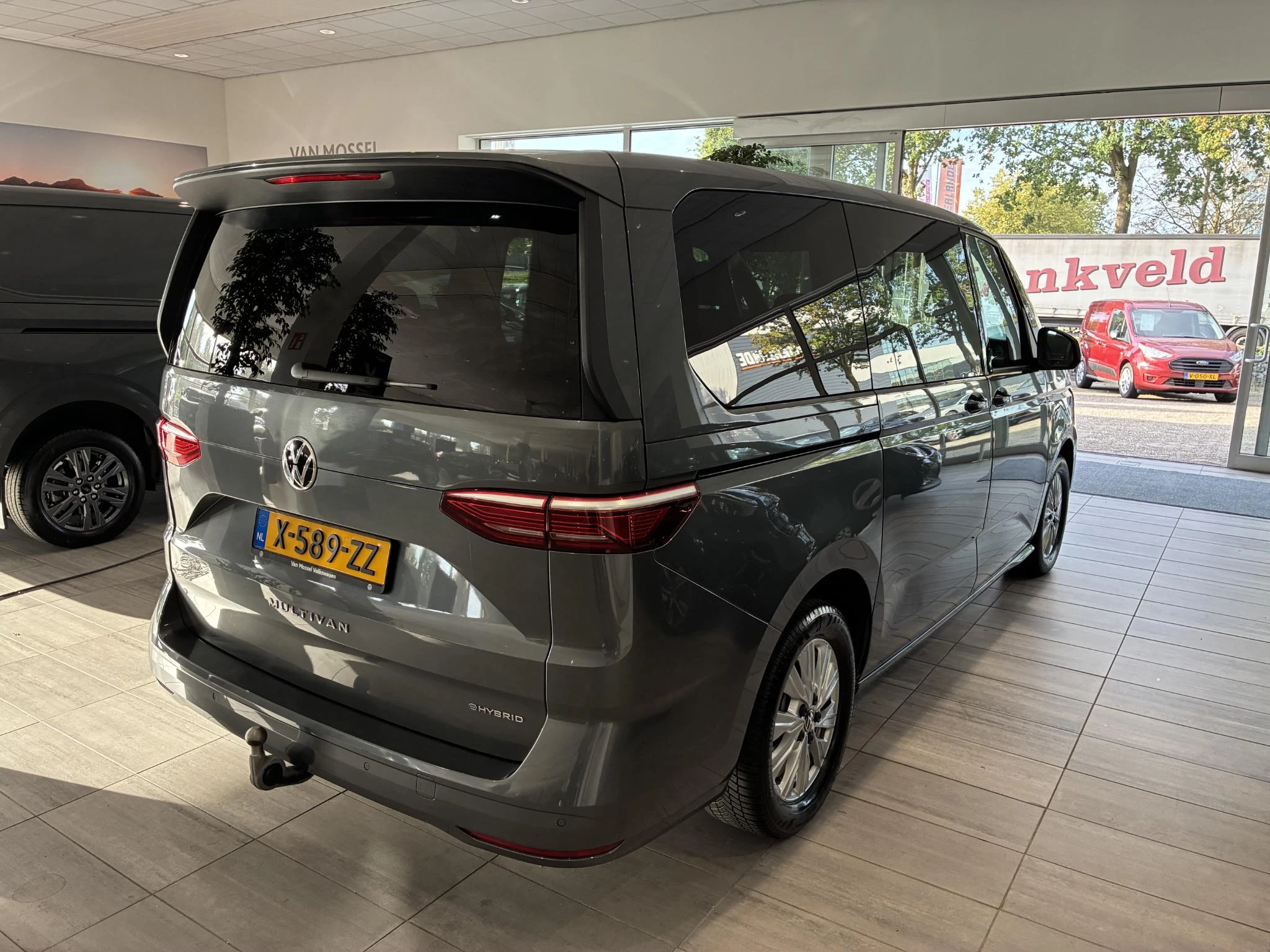Volkswagen-Multivan-image-4