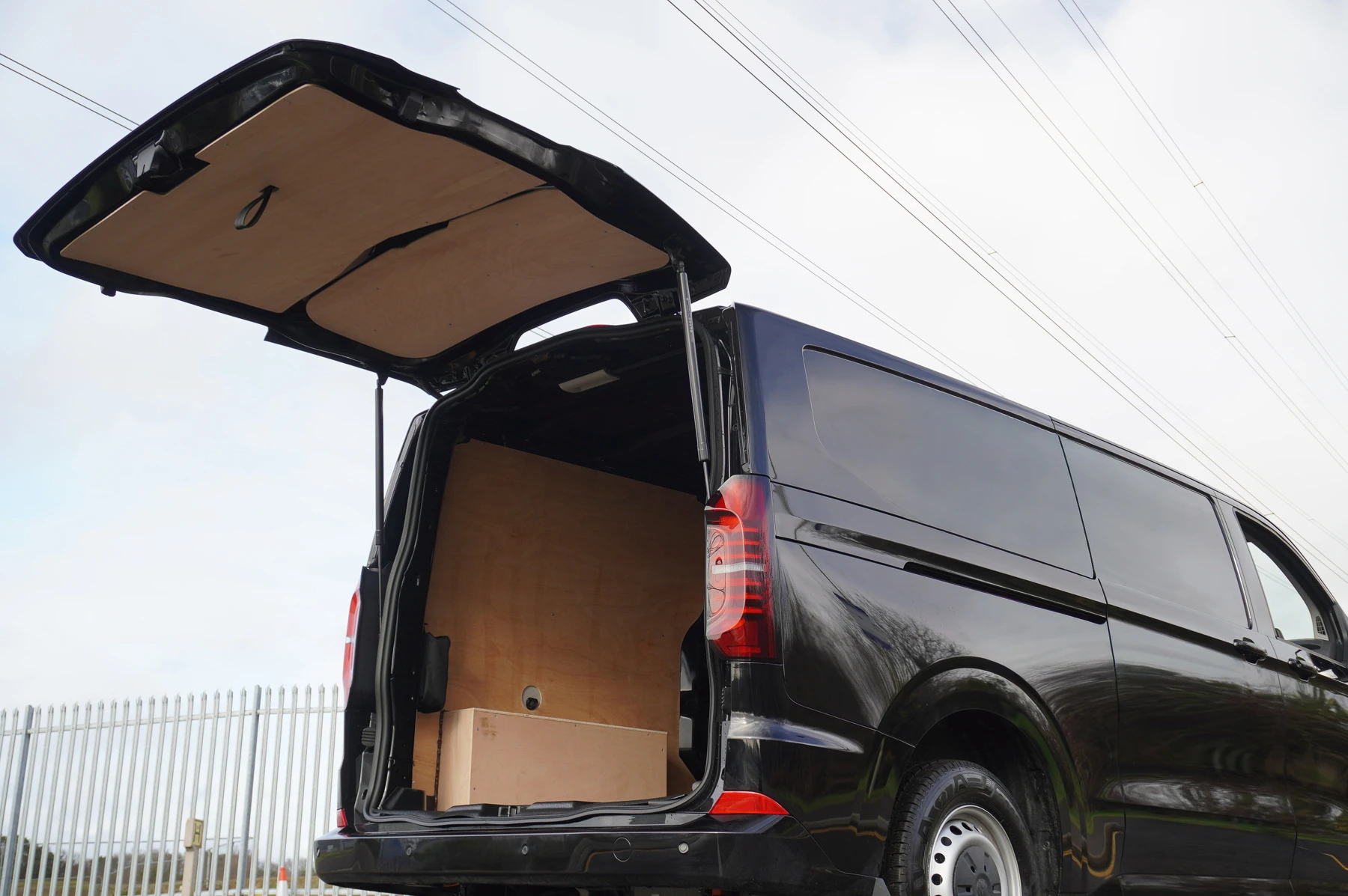 Volkswagen-Transporter-image-27