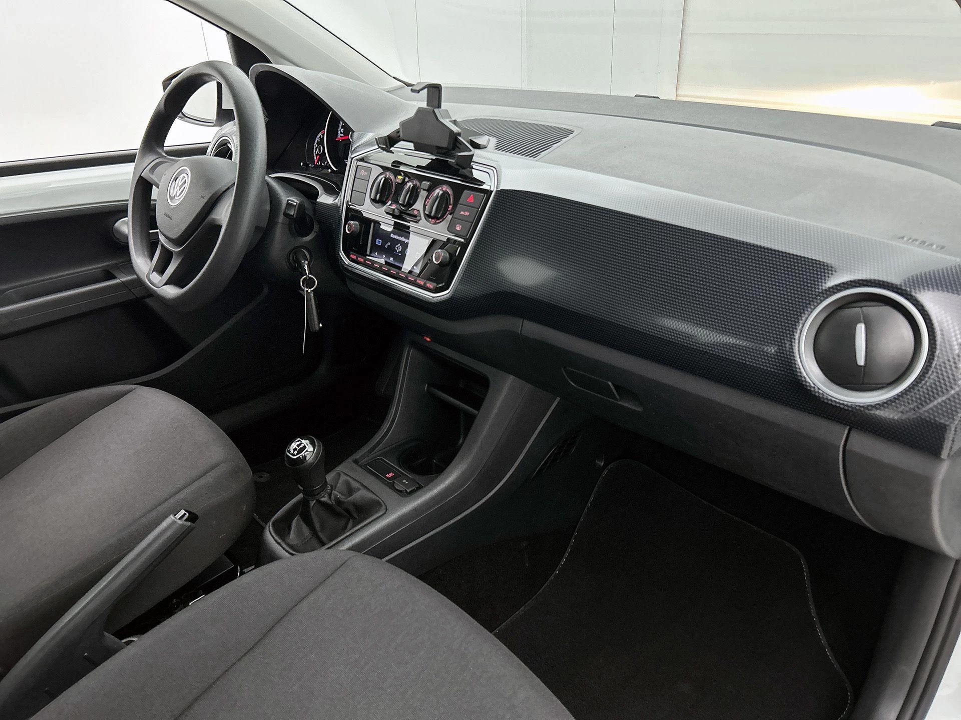 Volkswagen-up!-image-12