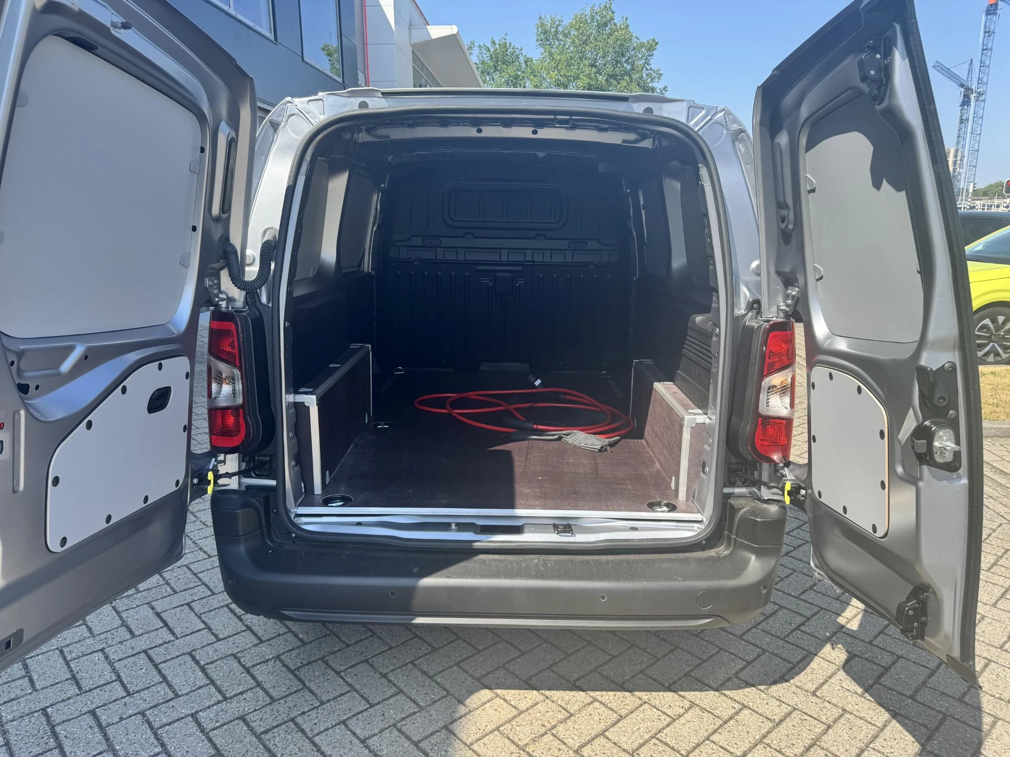 Peugeot-e-Partner-image-7