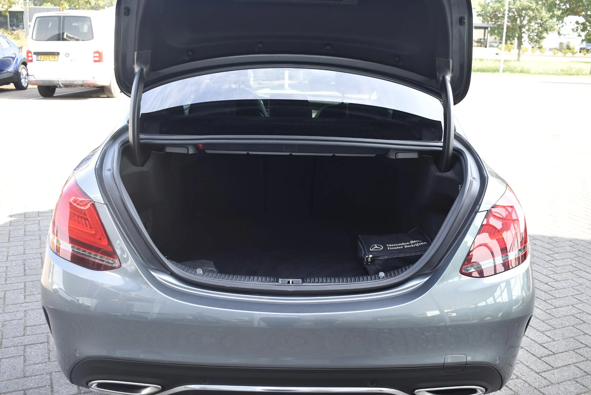 Mercedes-Benz-C-Klasse-image-12