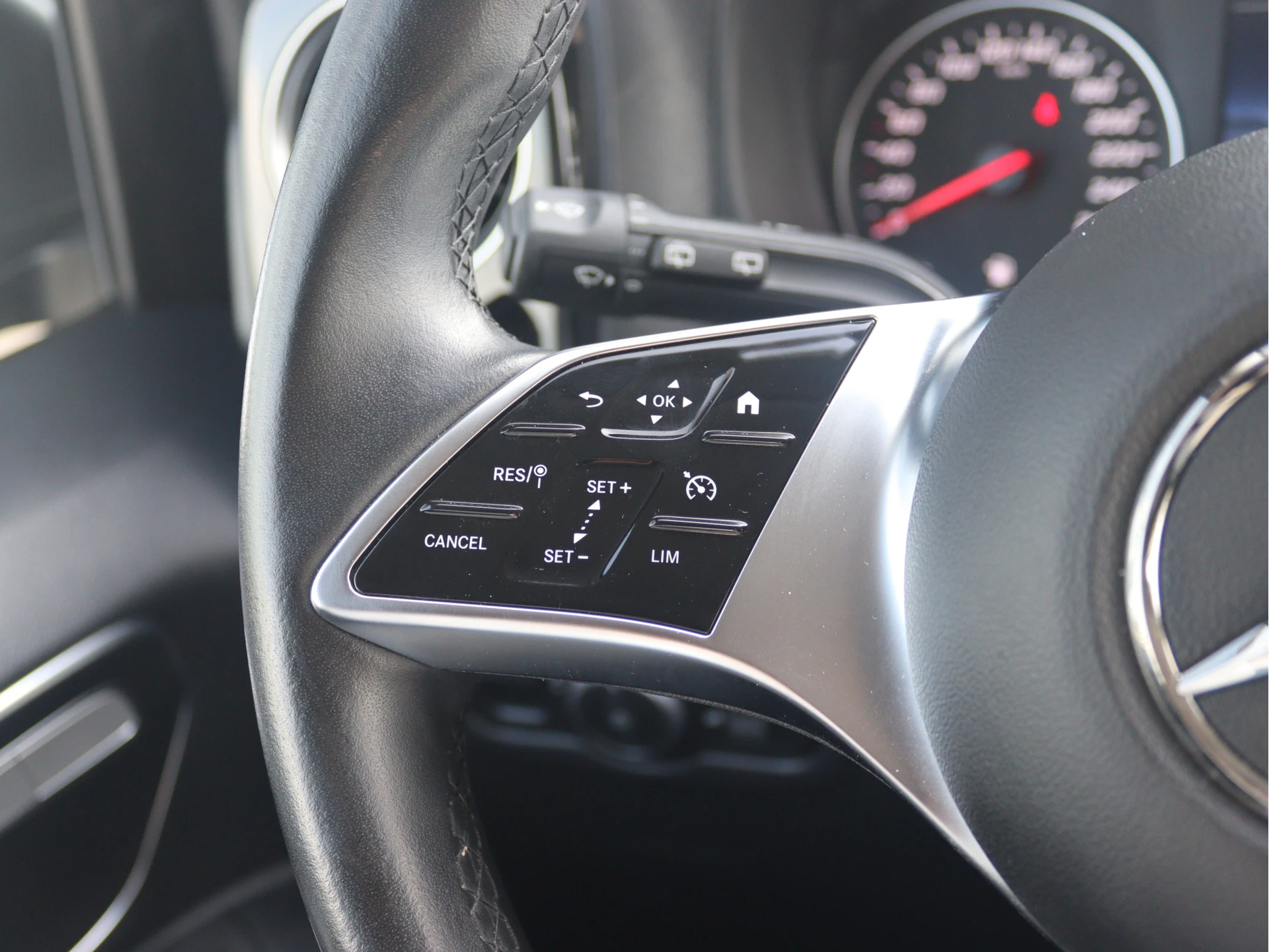 Mercedes-Benz-Vito-image-6