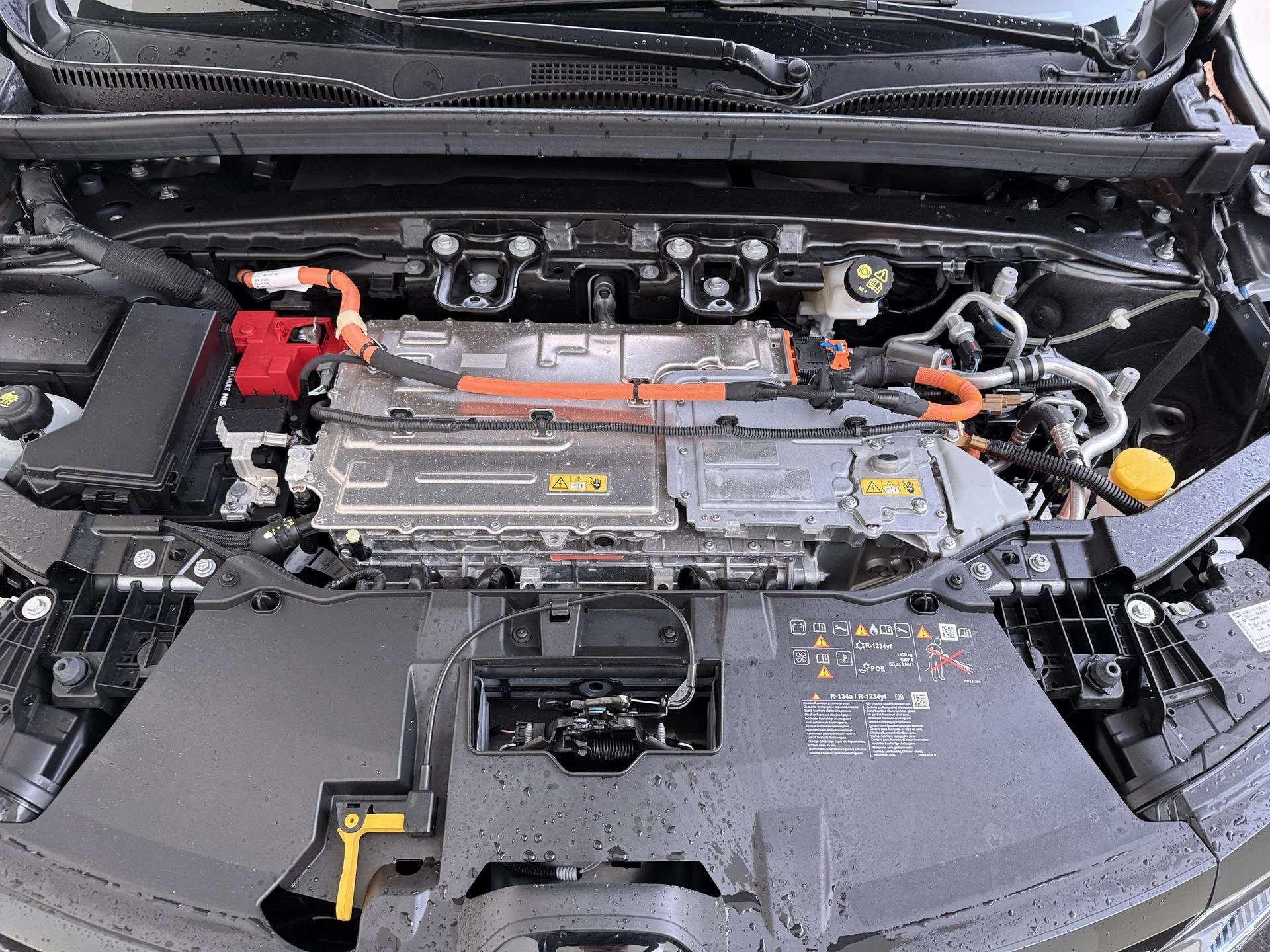 Renault-Megane E-Tech-image-4