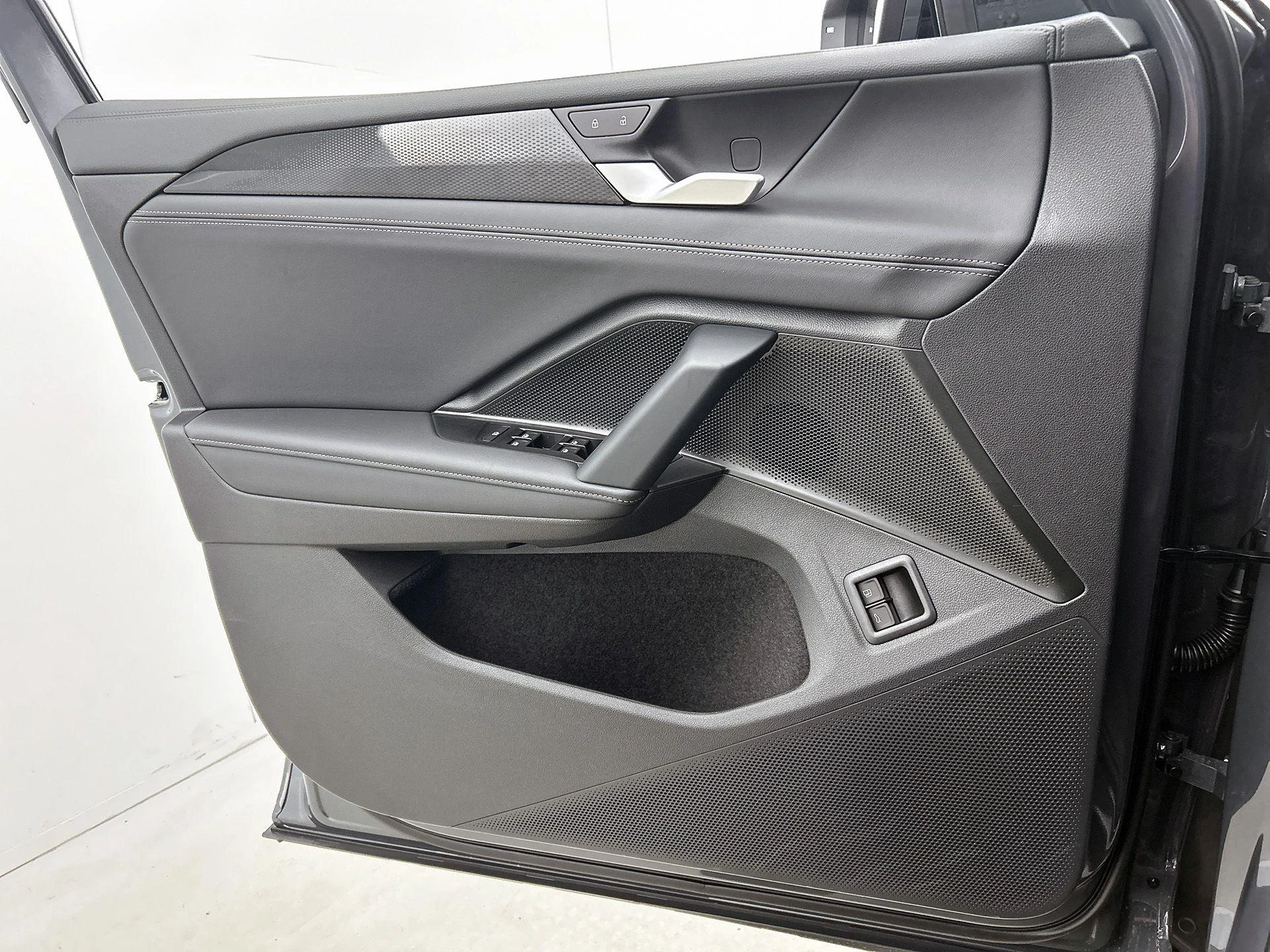 Volkswagen-Tiguan-image-32