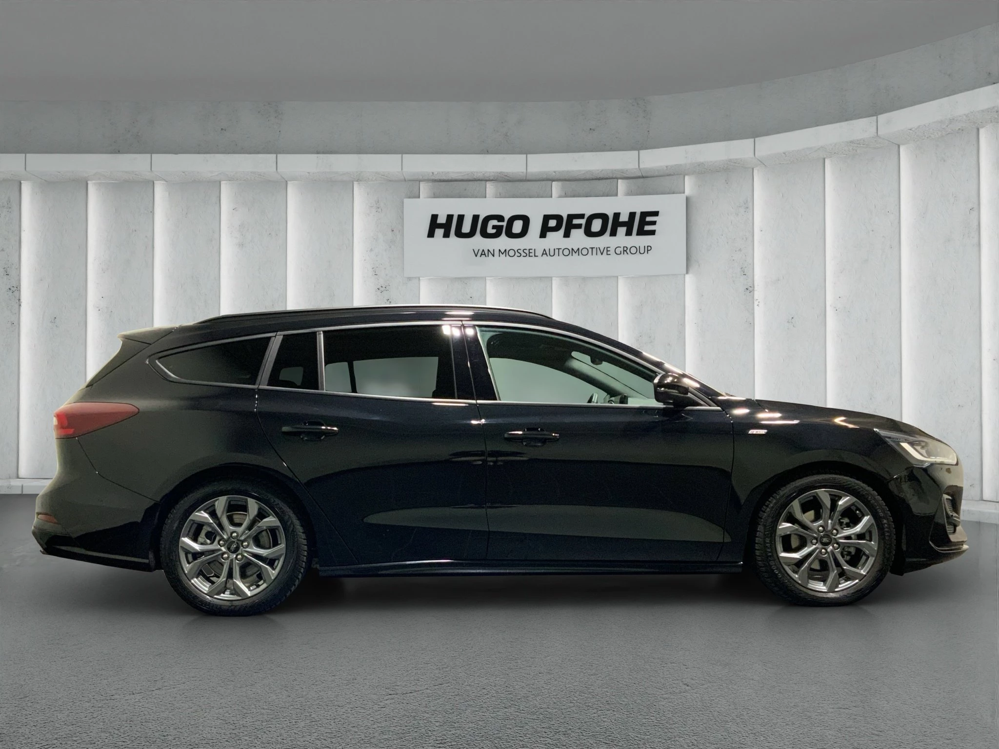 Ford Focus ST-Line X Turnier Aut.*AHK*ACC*HUD*KAM*NAVI*WINTER-PKT.