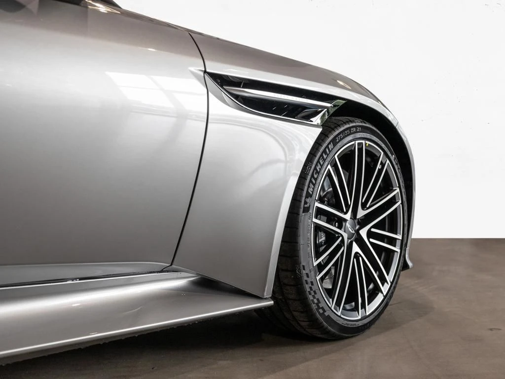 Aston Martin DB12 Volante Aston Martin Hamburg