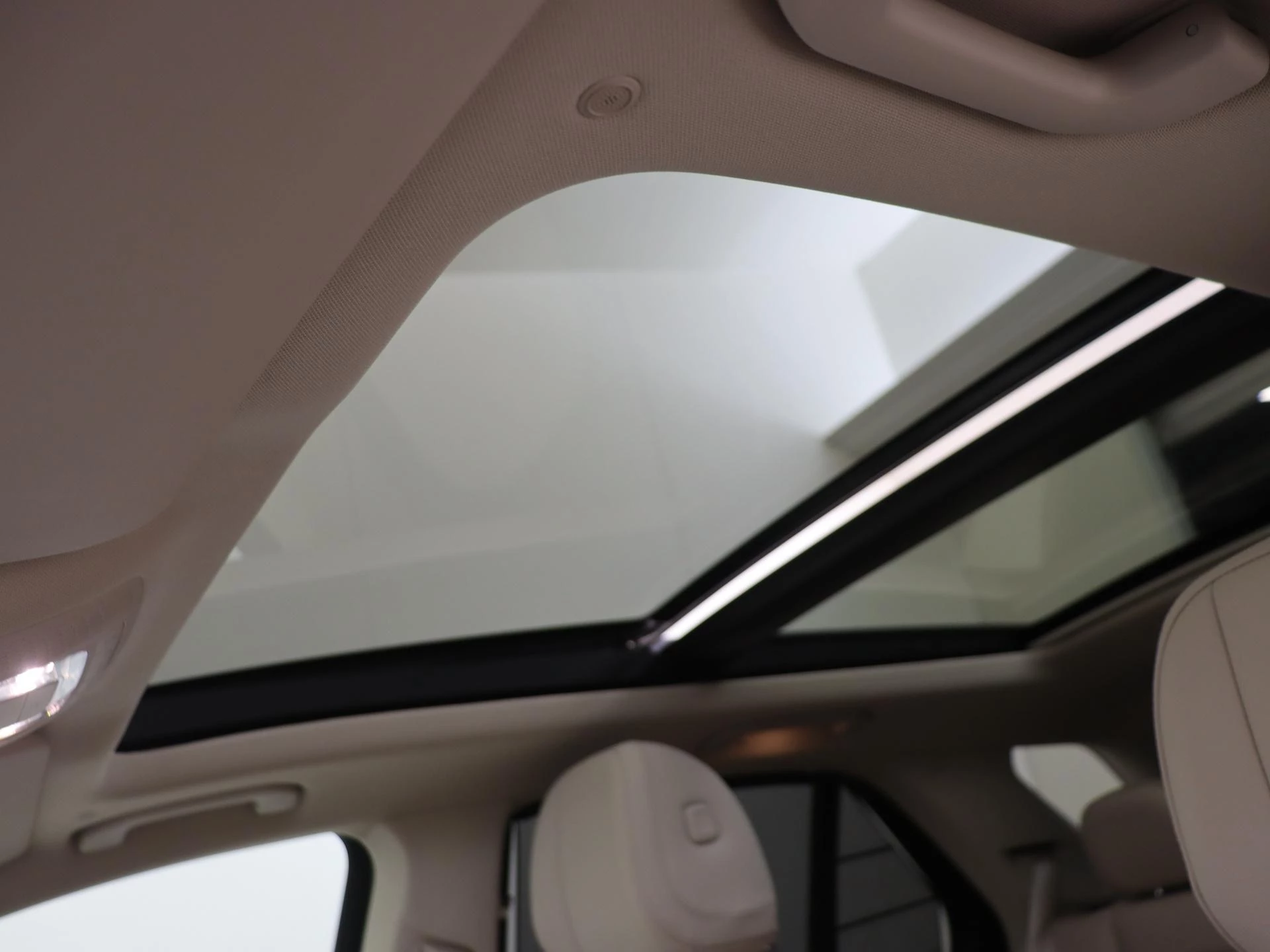 Mercedes-Benz-GLE-image-39