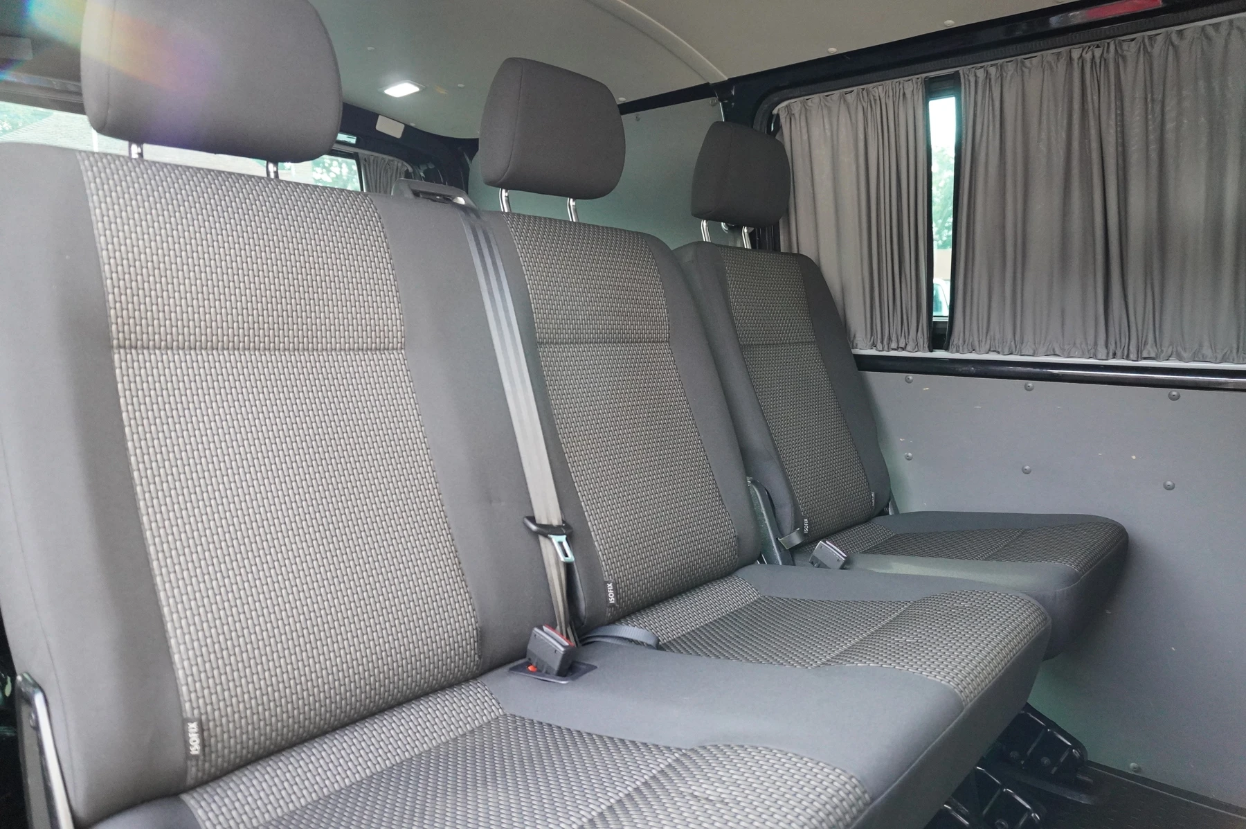 Volkswagen-Transporter-image-10
