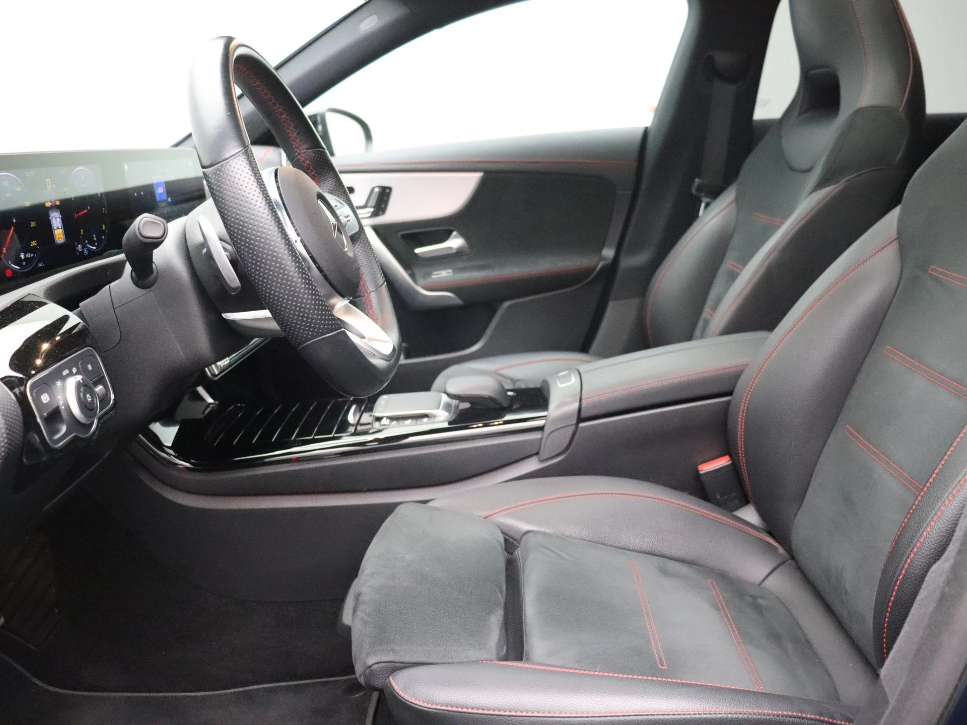 Mercedes-Benz CLA 180 AMG Line Shooting Brake + PANO DAK + MULTIBEAM LED + CARPLAY +