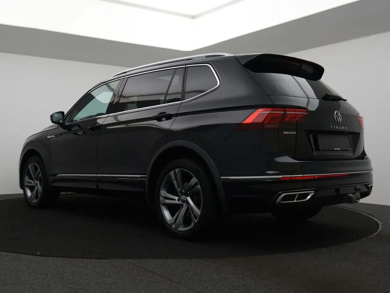 Volkswagen-Tiguan Allspace-image-6