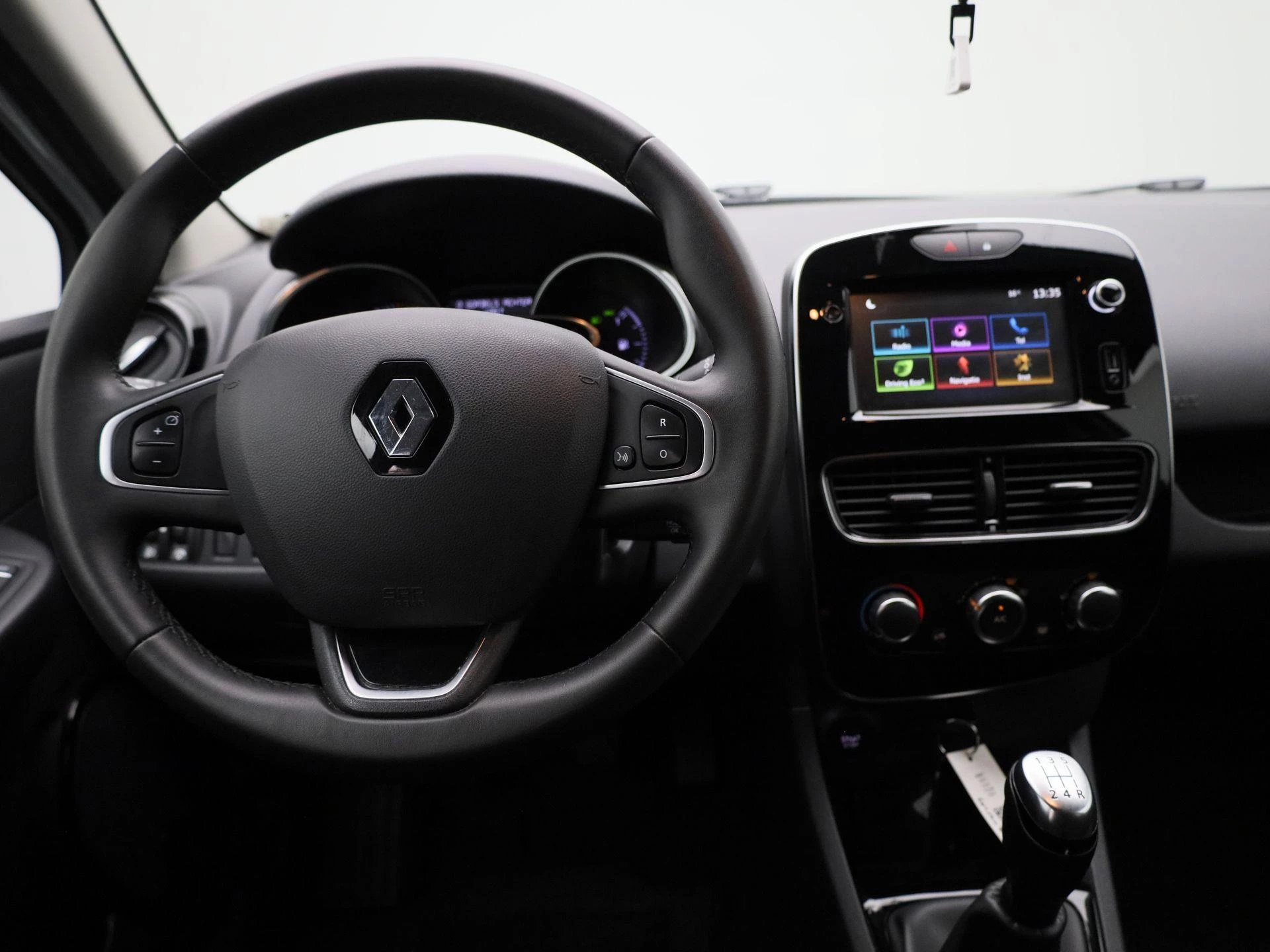 Renault-Clio-image-6