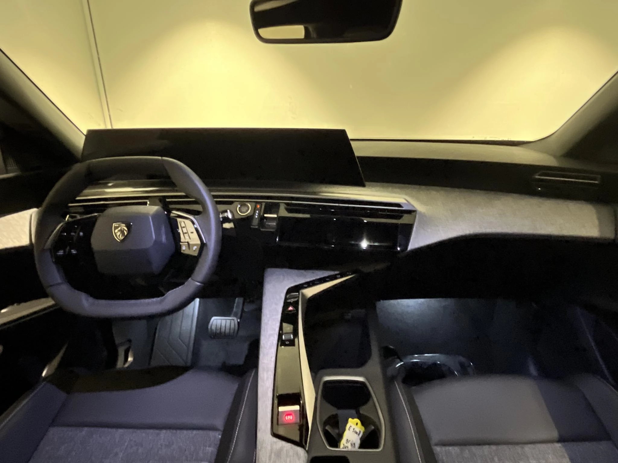 Peugeot-e-5008-image-16