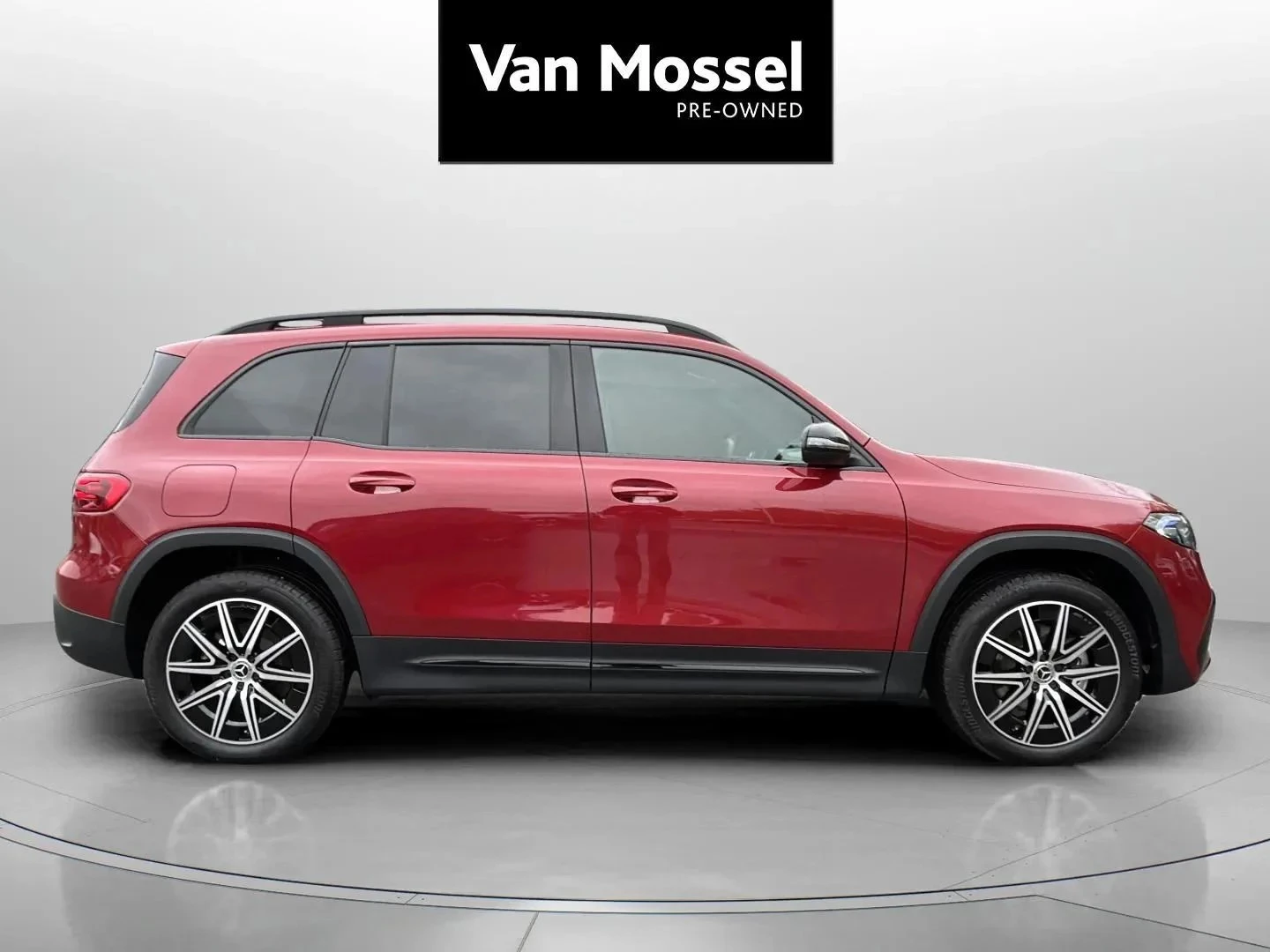 Mercedes-Benz-EQB-image-3