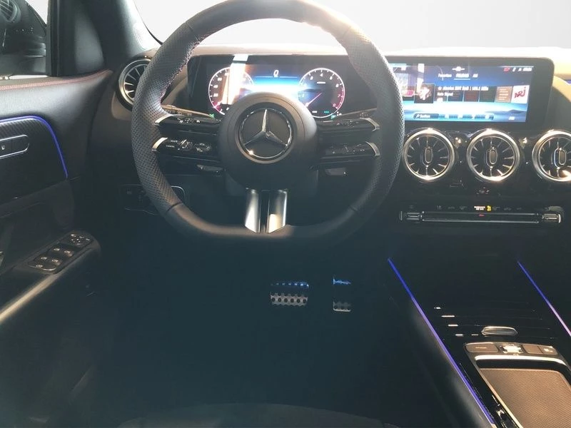 Mercedes-Benz GLA 200 AMG NIGHT PANO AHK KEYLESS WINTER-PAKET AMG LineC118 GLA 200 AMG NIGHT PANO AHK KEYLESS WINTER-PAKET AMG Line