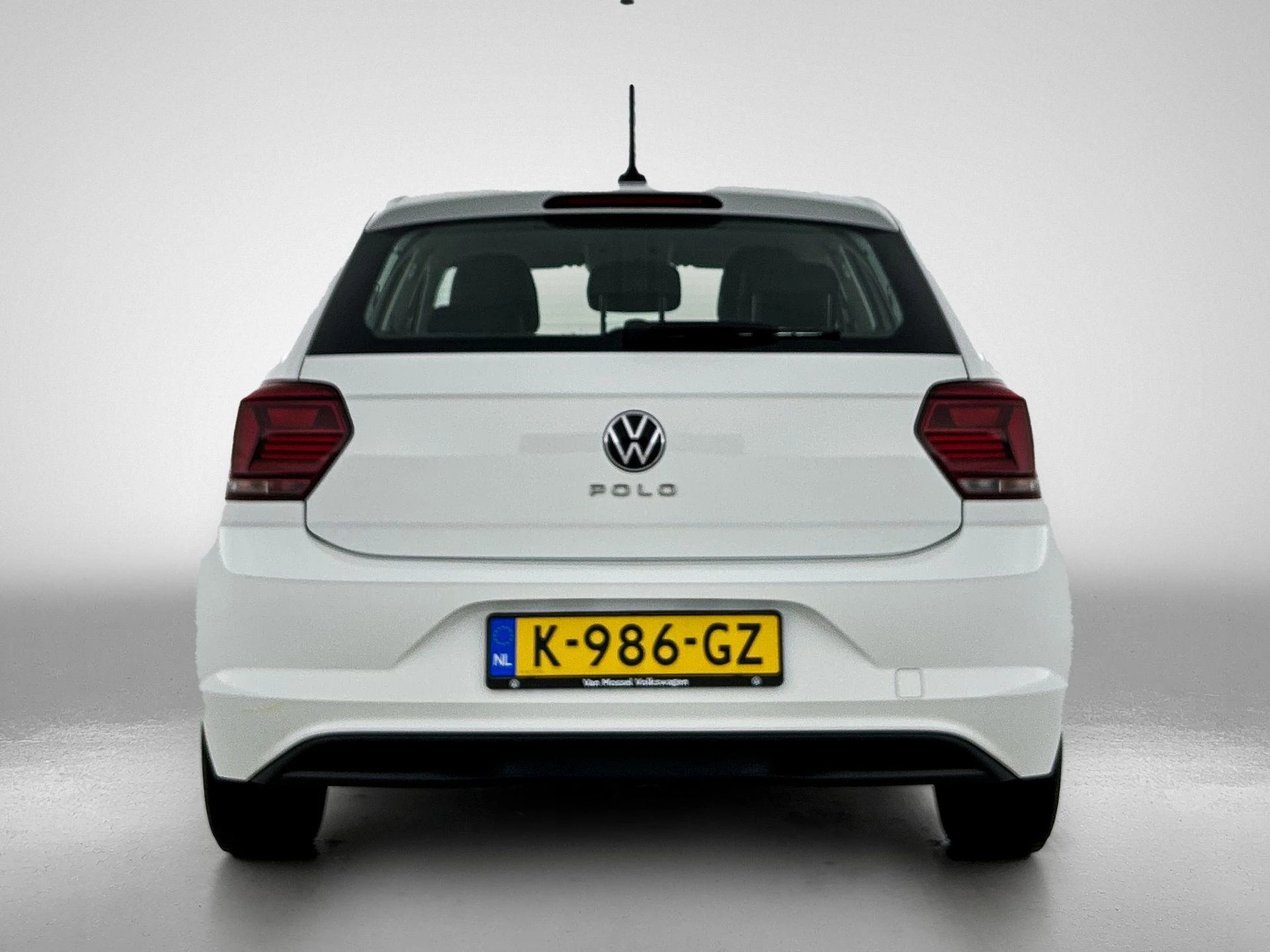 Volkswagen-Polo-image-2